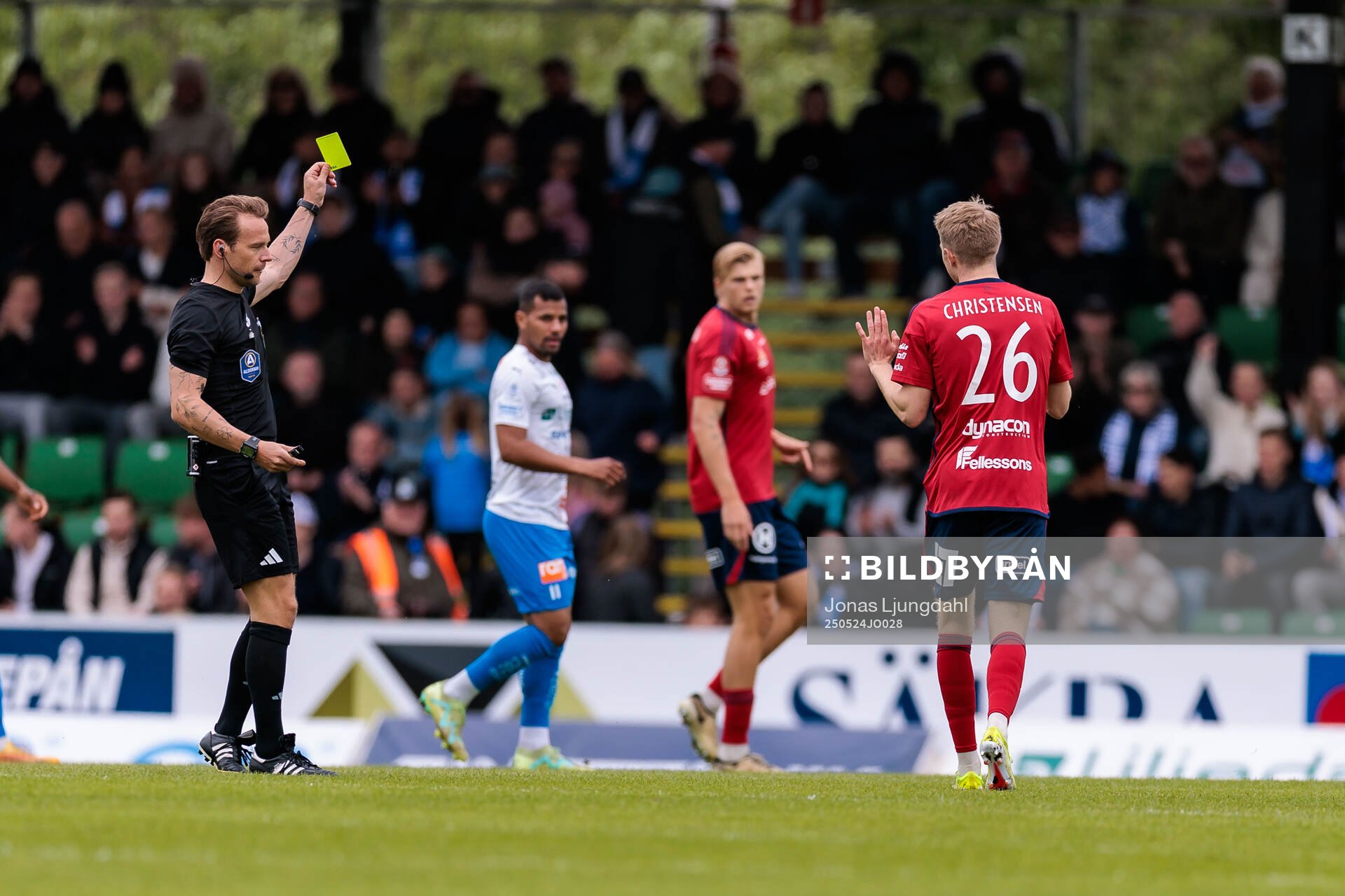 Domare Kristoffer Karlsson och Östers Magnus Christensen