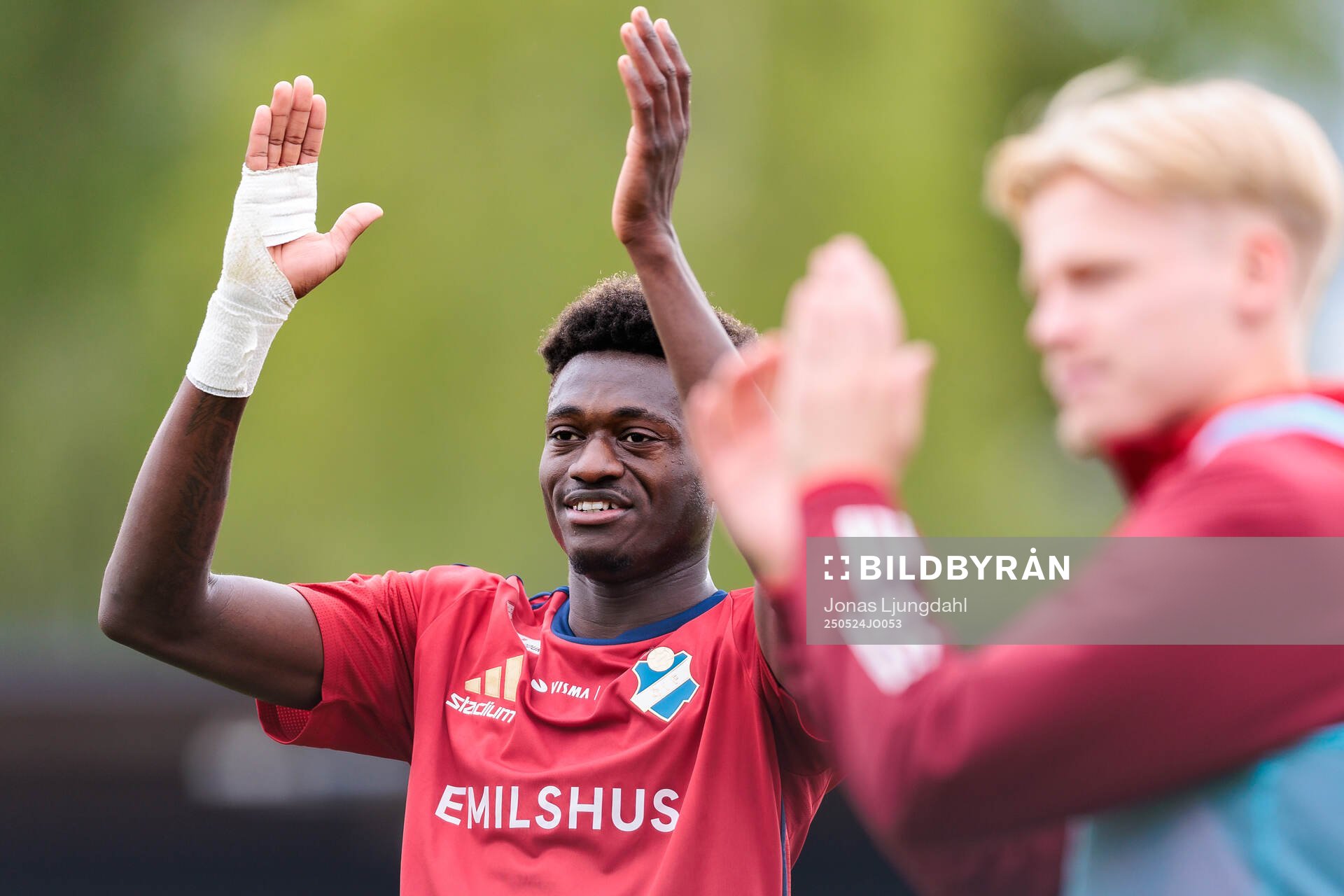 Östers Kingsley Gyamfi jublar efter fotbollsmatchen i Allsvenskan mellan Värnamo och Öster den 24 maj 2025 i Värnamo. 