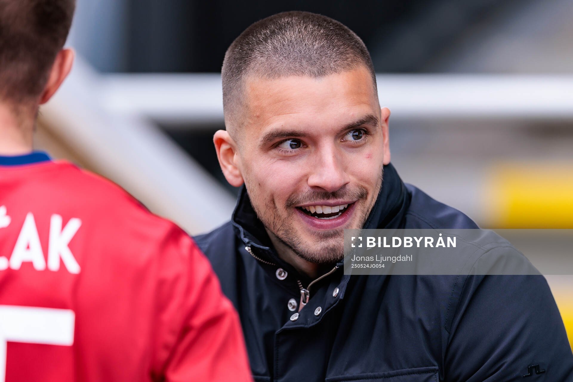 Östers Vladimir Rodic på läktaren efter fotbollsmatchen i Allsvenskan mellan Värnamo och Öster den 24 maj 2025 i Värnamo. 