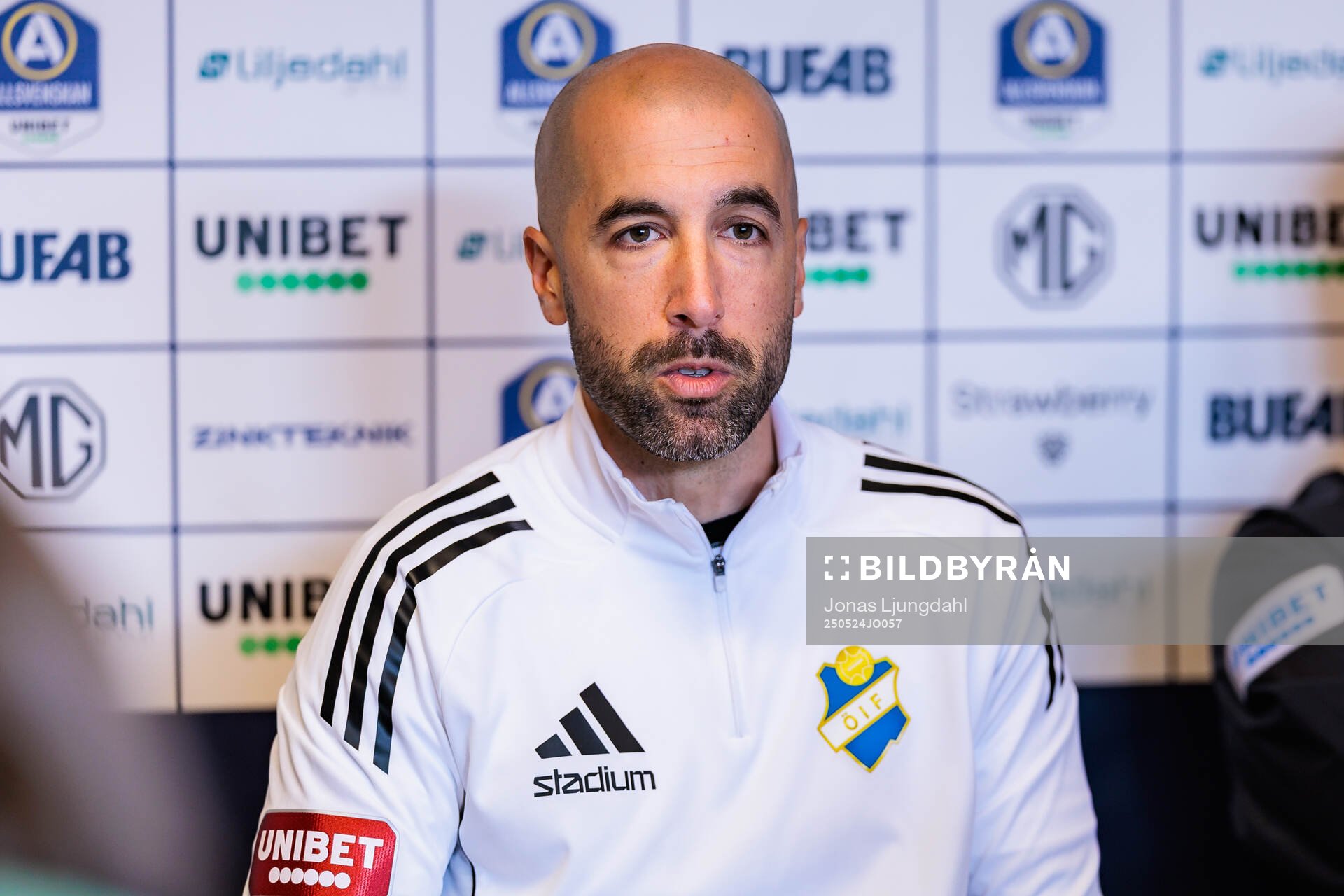 Östers tränare Martin Foyston på presskonferens efter fotbollsmatchen i Allsvenskan mellan Värnamo och Öster den 24 maj 2025 i Värnamo. 