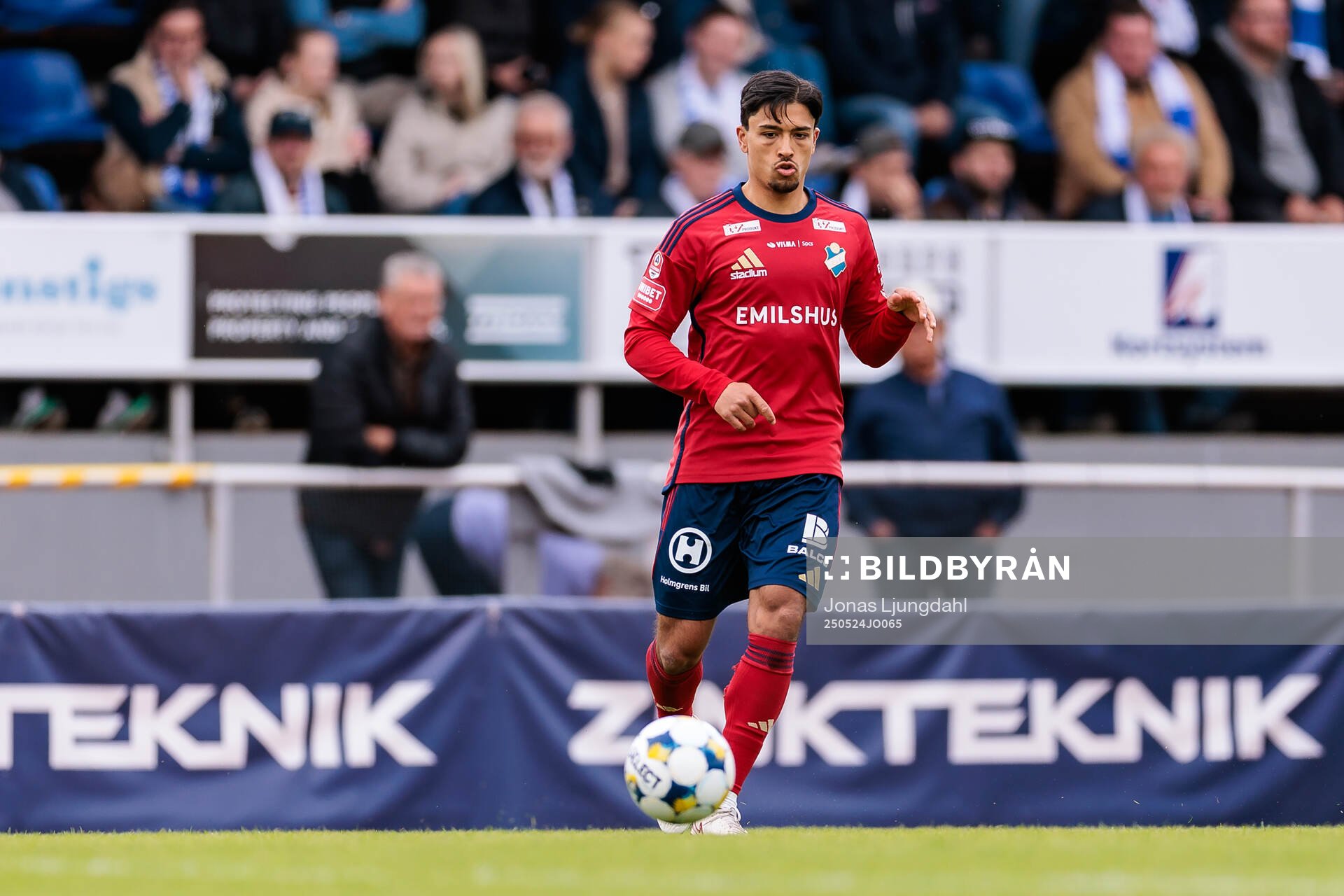 Östers Lukas Bergquist under fotbollsmatchen i Allsvenskan mellan Värnamo och Öster den 24 maj 2025 i Värnamo. 