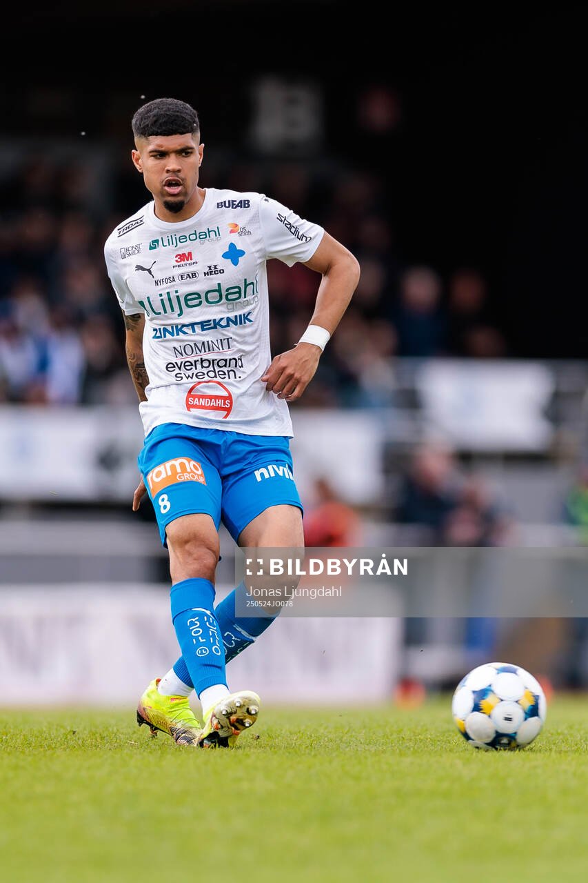 Värnamos Luke Le Roux under fotbollsmatchen i Allsvenskan mellan Värnamo och Öster den 24 maj 2025 i Värnamo. 