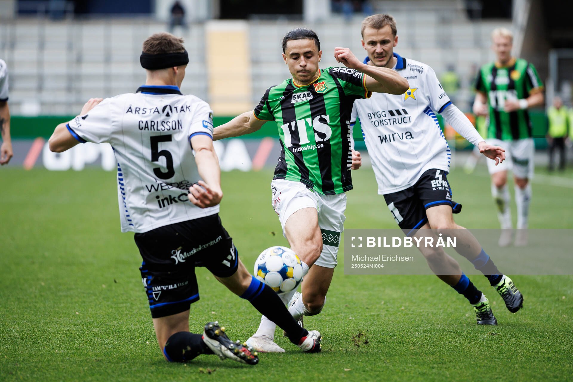 GAIS Amin Boudri och Sirius Tobias Carlsson under fotbollsmatchen i Allsvenskan mellan GAIS och Sirius den 24 maj 2025 i Göteborg. 