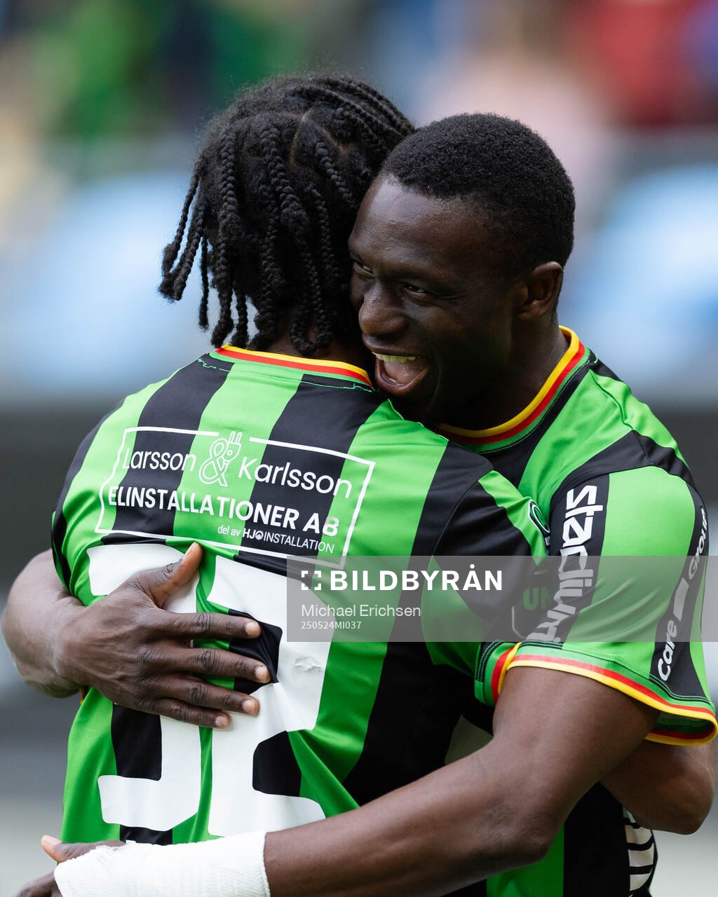 GAIS Ibrahim Diabate jublar ihop med Harun Ibrahim efter 2-1 under fotbollsmatchen i Allsvenskan mellan GAIS och Sirius den 24 maj 2025 i Göteborg.