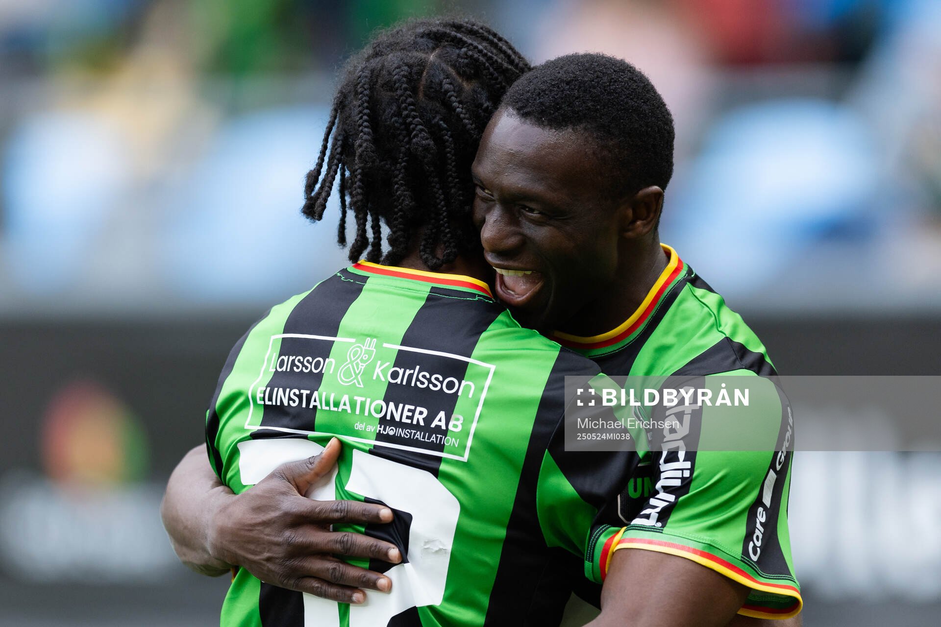 GAIS Ibrahim Diabate jublar ihop med Harun Ibrahim efter 2-1 under fotbollsmatchen i Allsvenskan mellan GAIS och Sirius den 24 maj 2025 i Göteborg.