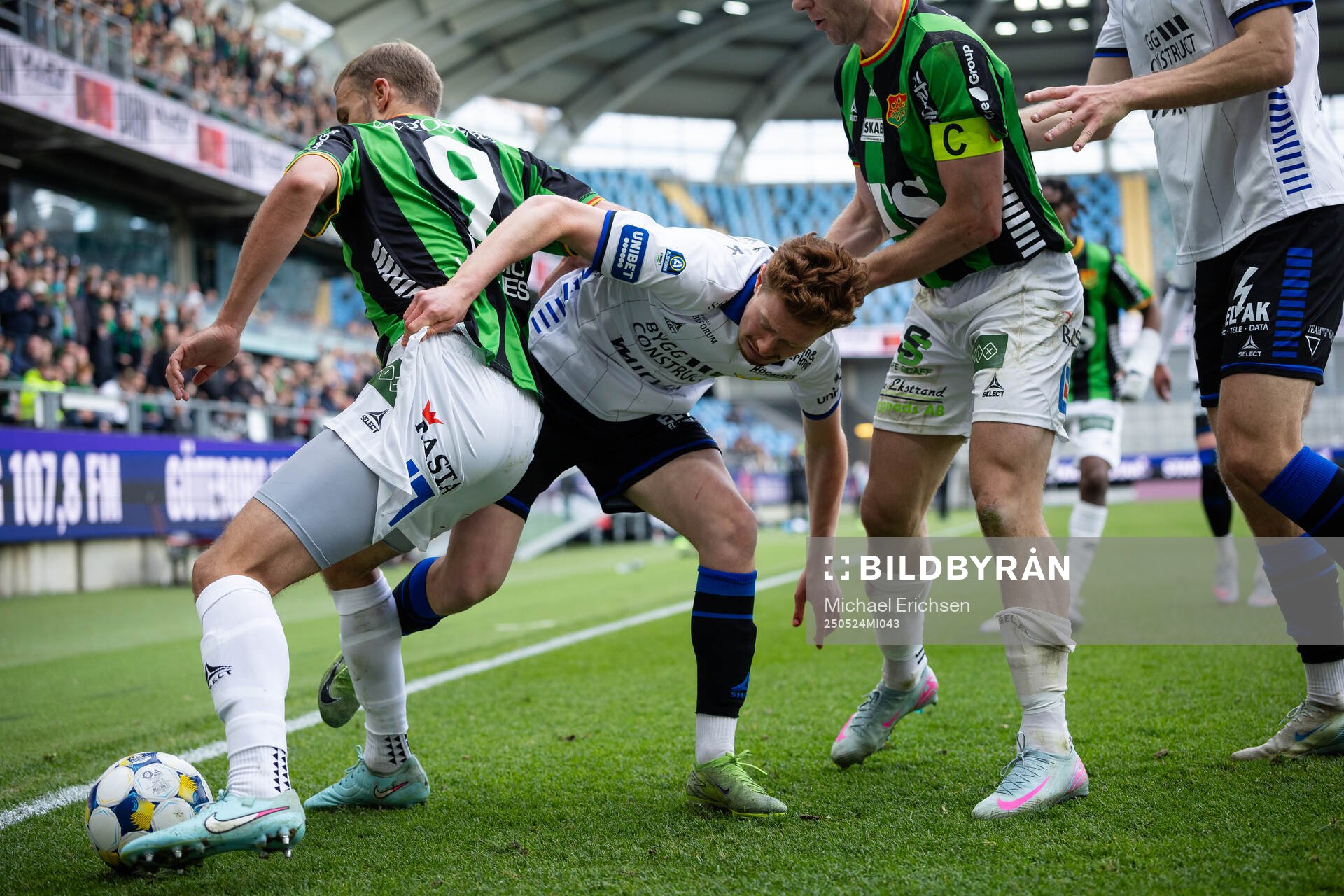 GAIS Gustav Lundgren och Sirius August Ljungberg under fotbollsmatchen i Allsvenskan mellan GAIS och Sirius den 24 maj 2025 i Göteborg. 
