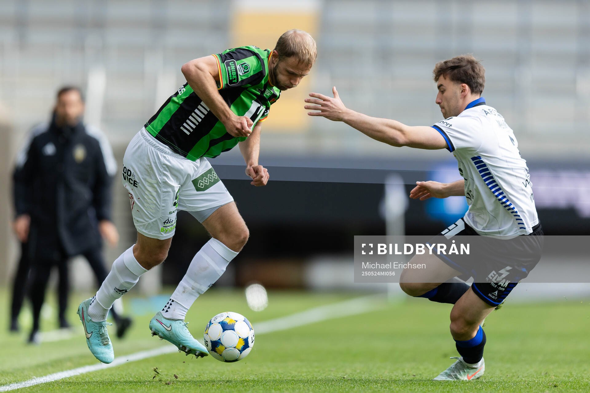 GAIS Gustav Lundgren och Sirius Bogdan Milovanov under fotbollsmatchen i Allsvenskan mellan GAIS och Sirius den 24 maj 2025 i Göteborg. 