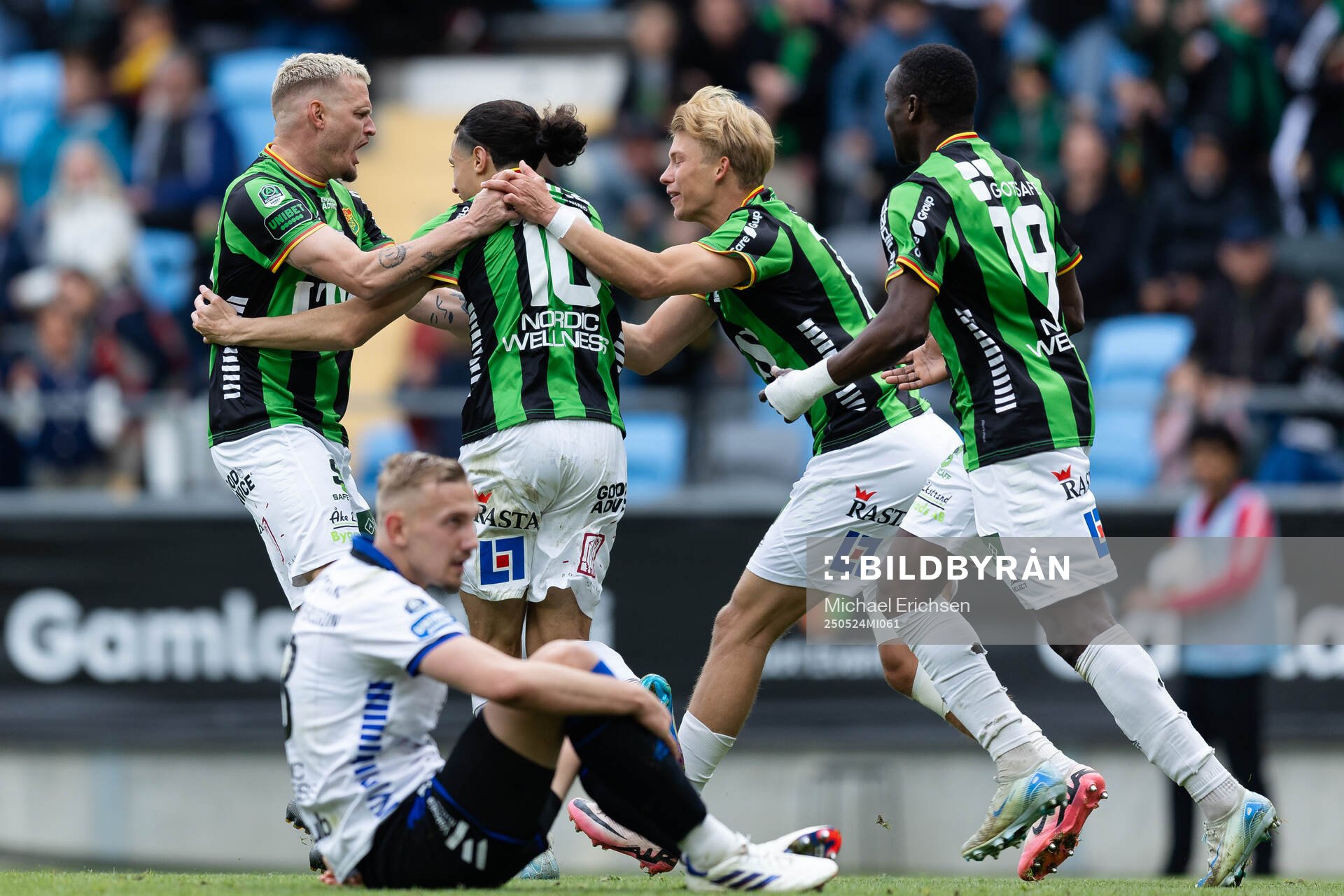GAIS Amin Boudri jublar med lagkamrater efter 1-1 under fotbollsmatchen i Allsvenskan mellan GAIS och Sirius den 24 maj 2025 i Göteborg. 
