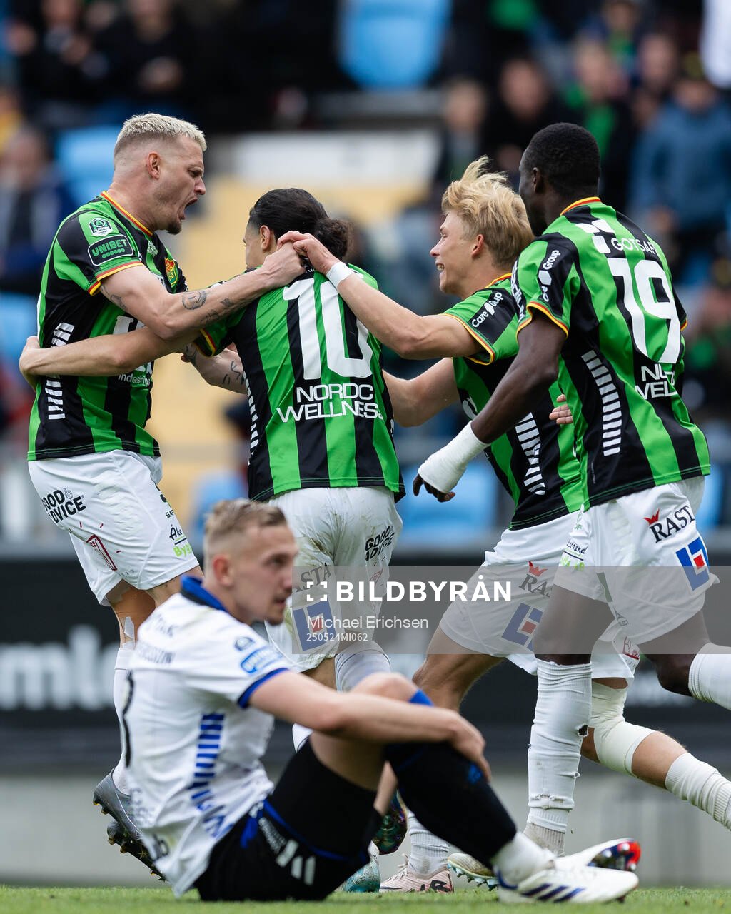 GAIS Amin Boudri jublar med lagkamrater efter 1-1 under fotbollsmatchen i Allsvenskan mellan GAIS och Sirius den 24 maj 2025 i Göteborg. 