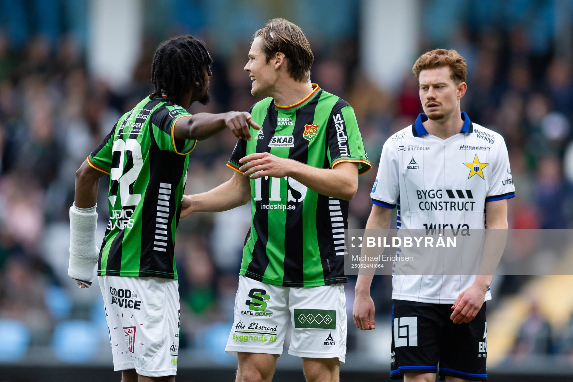 GAIS Harun Ibrahim och Axel Henriksson under fotbollsmatchen i Allsvenskan mellan GAIS och Sirius den 24 maj 2025 i Göteborg. 