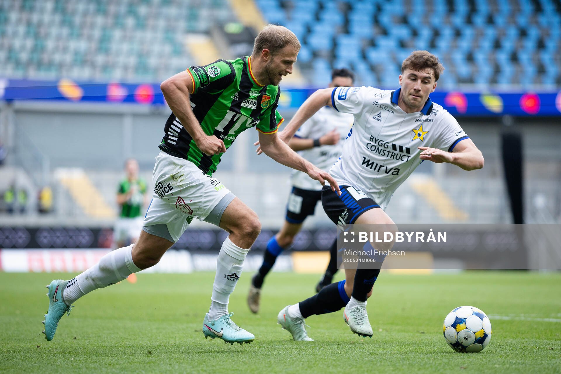 GAIS Gustav Lundgren och Sirius Bogdan Milovanov under fotbollsmatchen i Allsvenskan mellan GAIS och Sirius den 24 maj 2025 i Göteborg. 