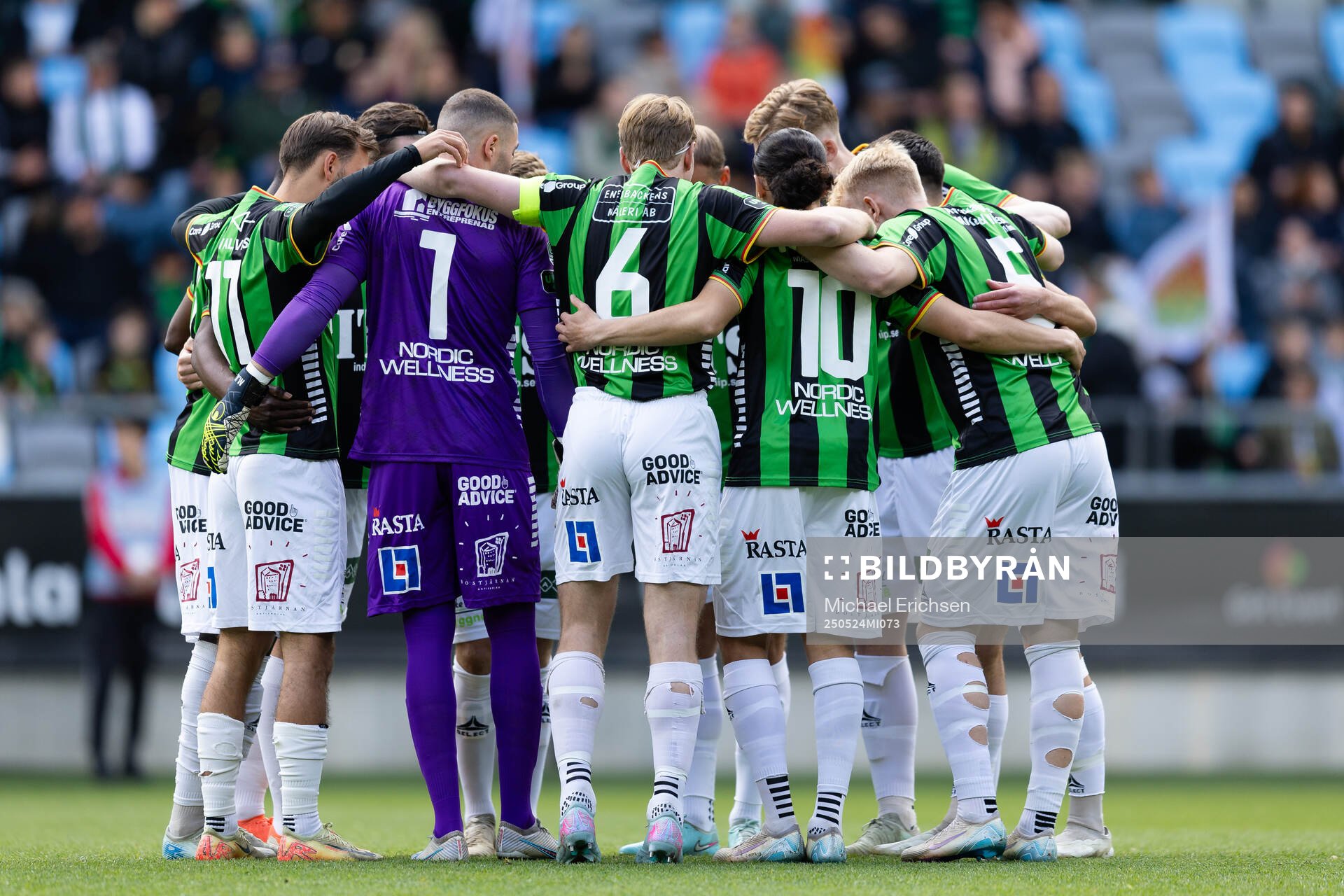 GAIS spelare samlade inför fotbollsmatchen i Allsvenskan mellan GAIS och Sirius den 24 maj 2025 i Göteborg. 