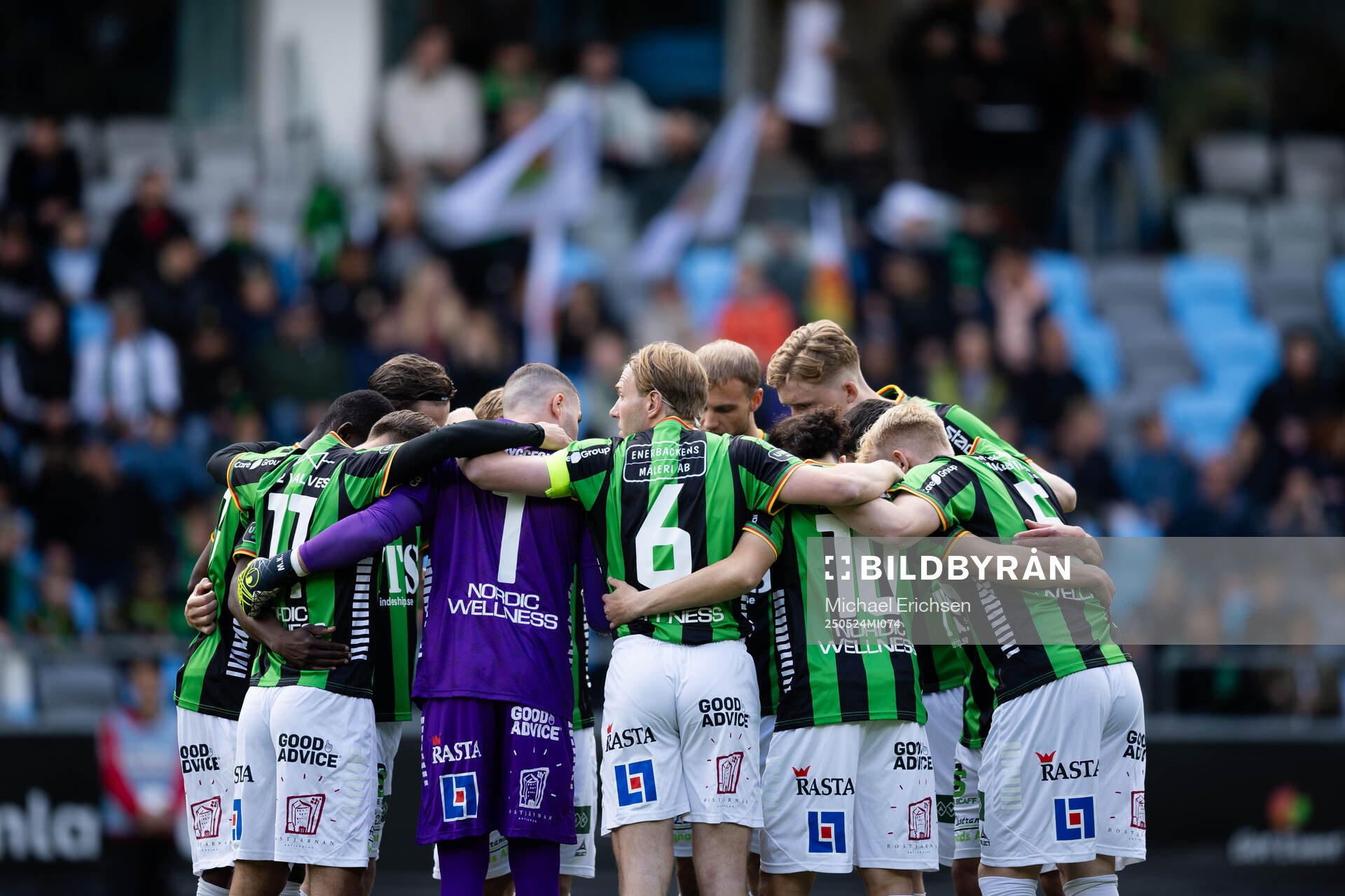 GAIS spelare samlade inför fotbollsmatchen i Allsvenskan mellan GAIS och Sirius den 24 maj 2025 i Göteborg. 