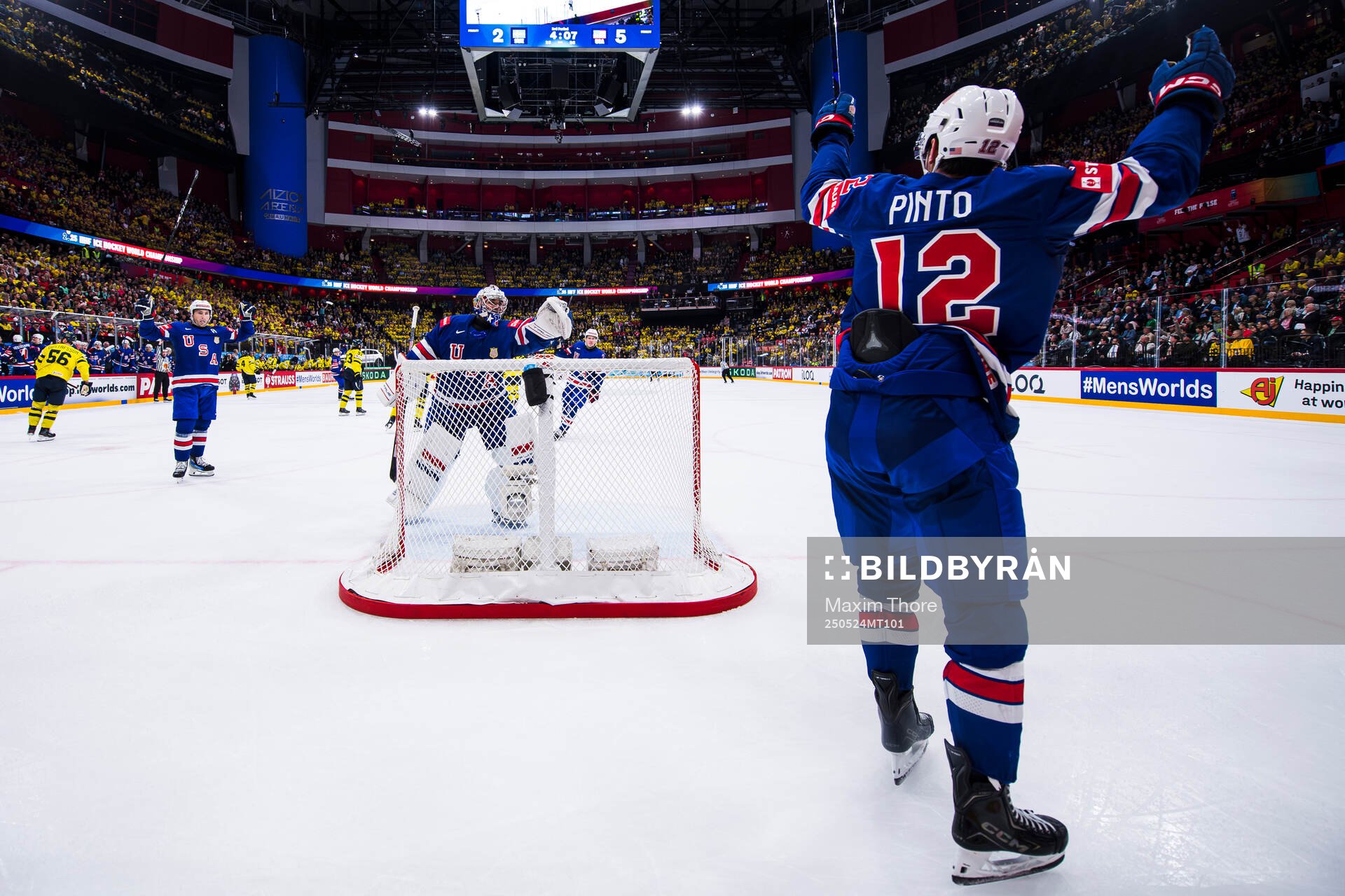 Shane Pinto of USA celebrate the 2-6 goal with goaltender