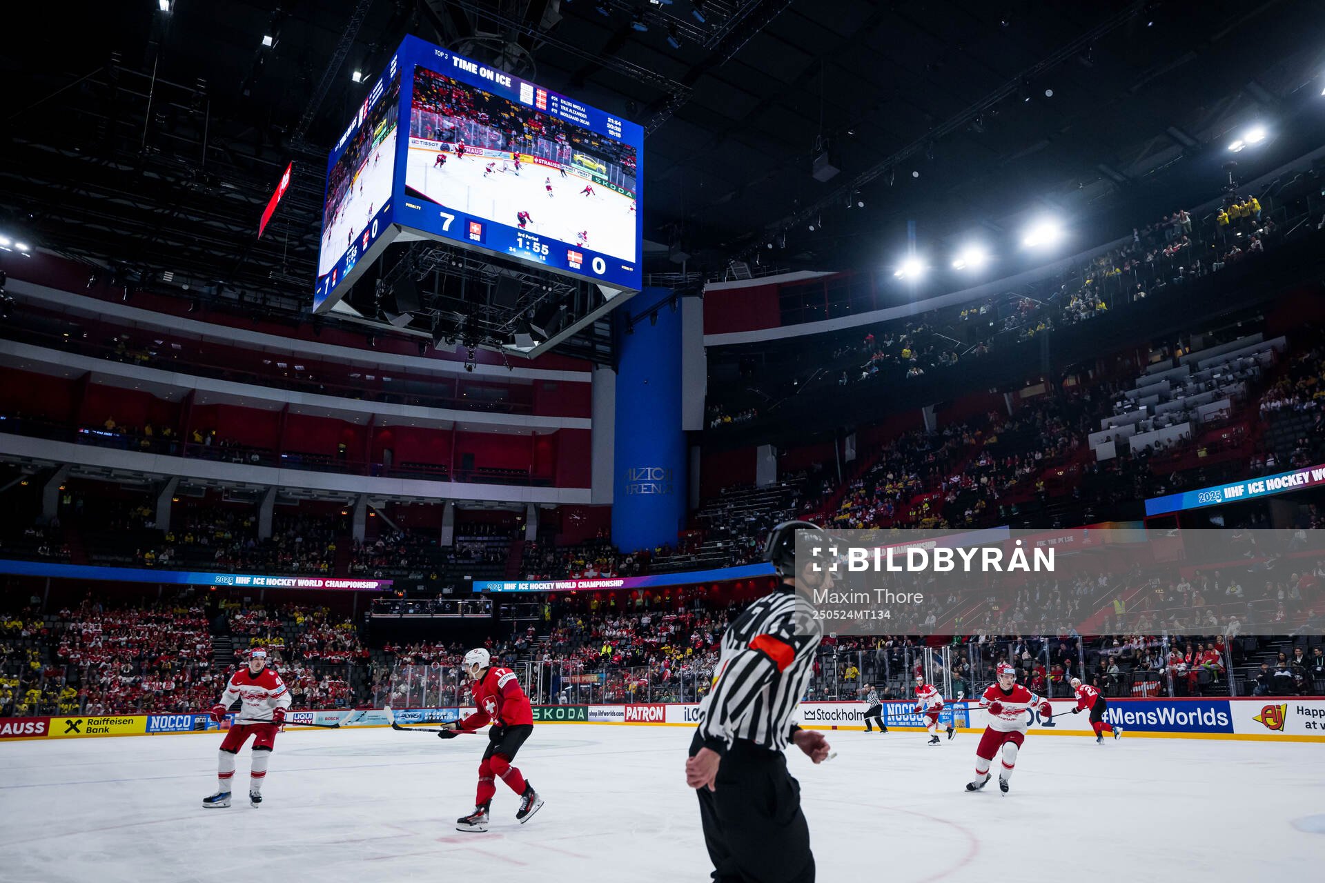 The scoreboard shows 7-0