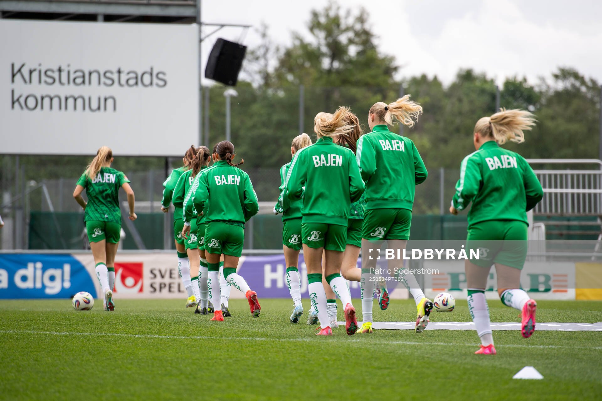 Hammarbys spelare under värmningen inför fotbollsmatchen i Damallsvenskan mellan Kristianstad och Hammarby den 24 maj 2025 i Kristianstad.