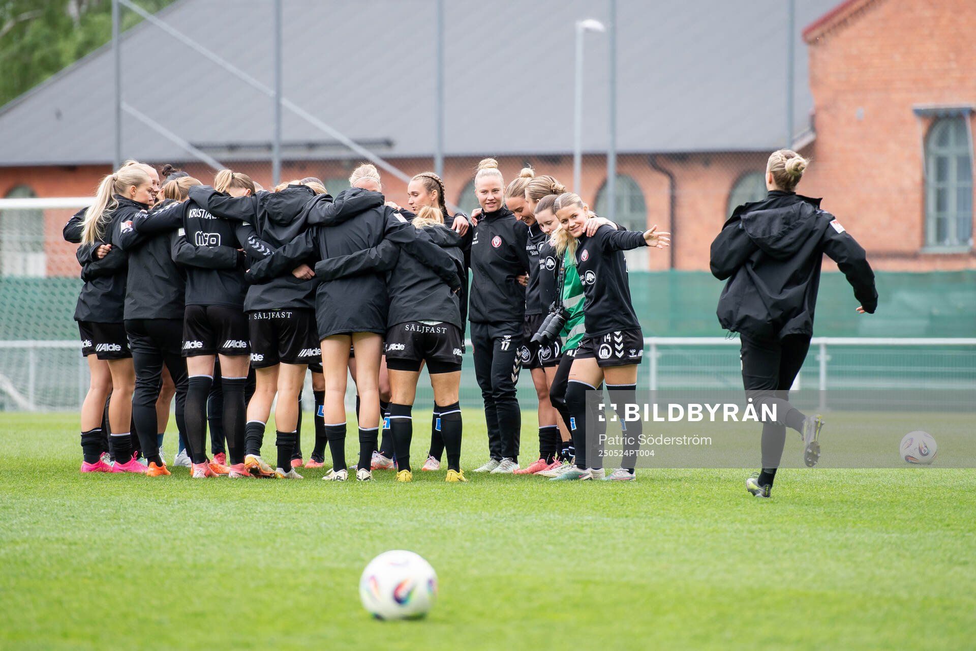 Kristianstads DFFs spelare inför fotbollsmatchen i Damallsvenskan mellan Kristianstad och Hammarby den 24 maj 2025 i Kristianstad.