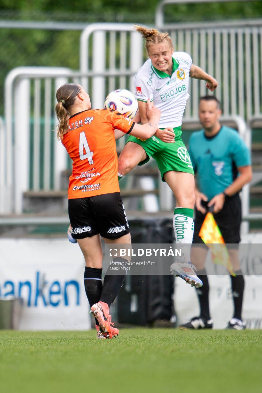 Kristianstads DFFs Alice Egnér och Hammarbys Julie Blakstad under fotbollsmatchen i Damallsvenskan mellan Kristianstad och Hammarby den 24 maj 2025 i Kristianstad.