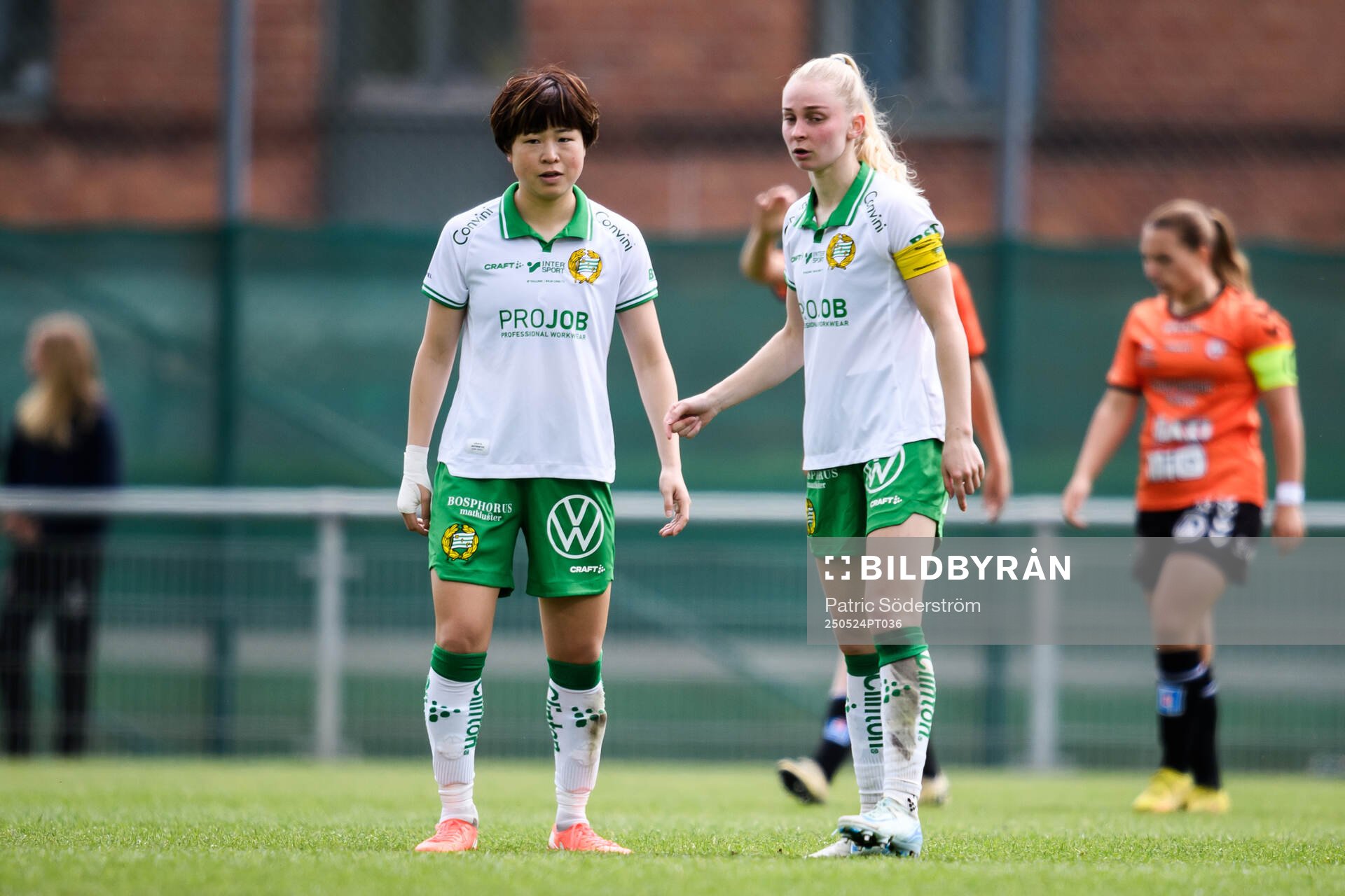 Hammarbys Asato Miyagawa och Emilie Joramo deppar