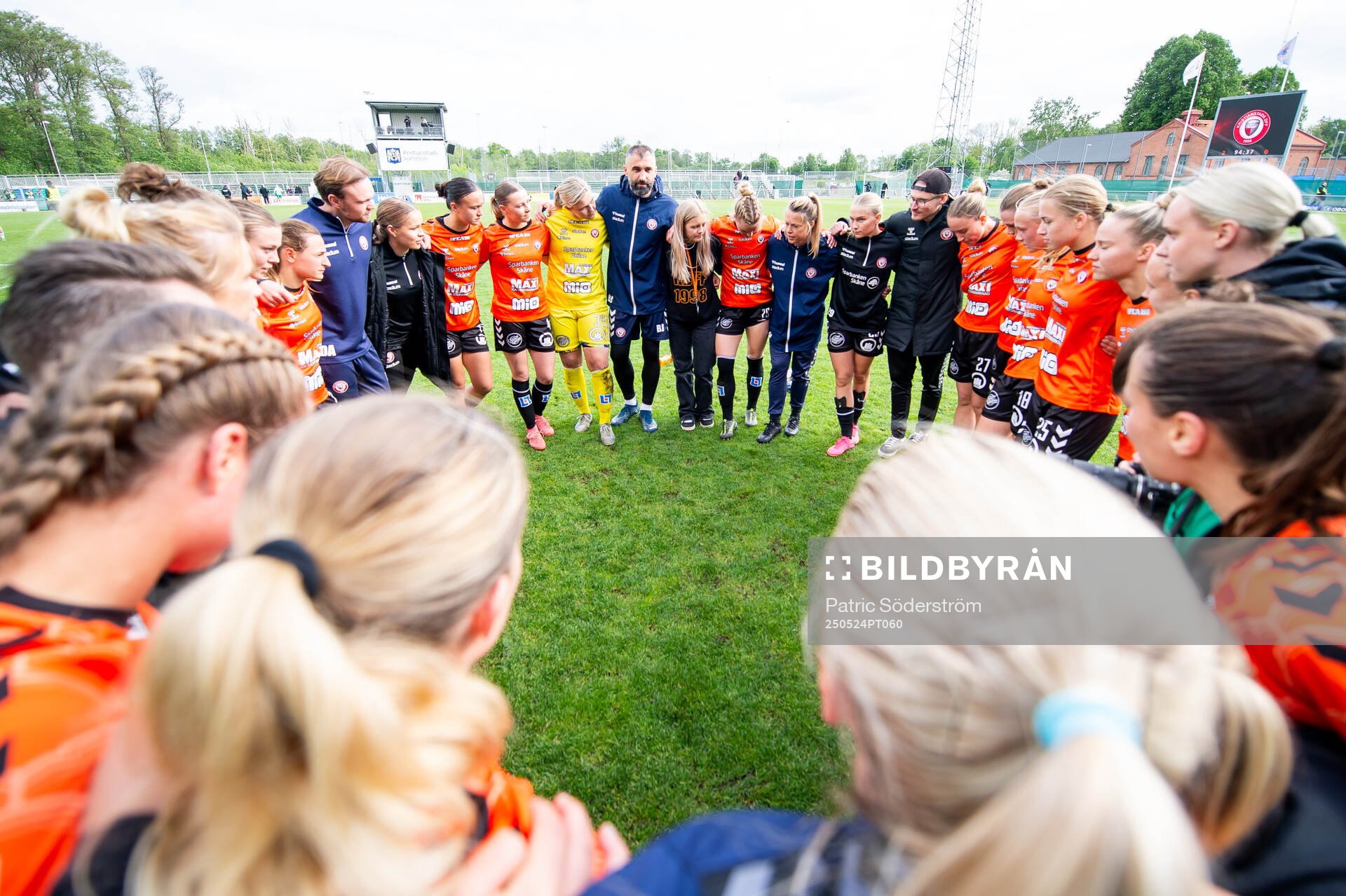 Kristianstads DFFs spelare efter fotbollsmatchen i Damallsvenskan mellan Kristianstad och Hammarby den 24 maj 2025 i Kristianstad.