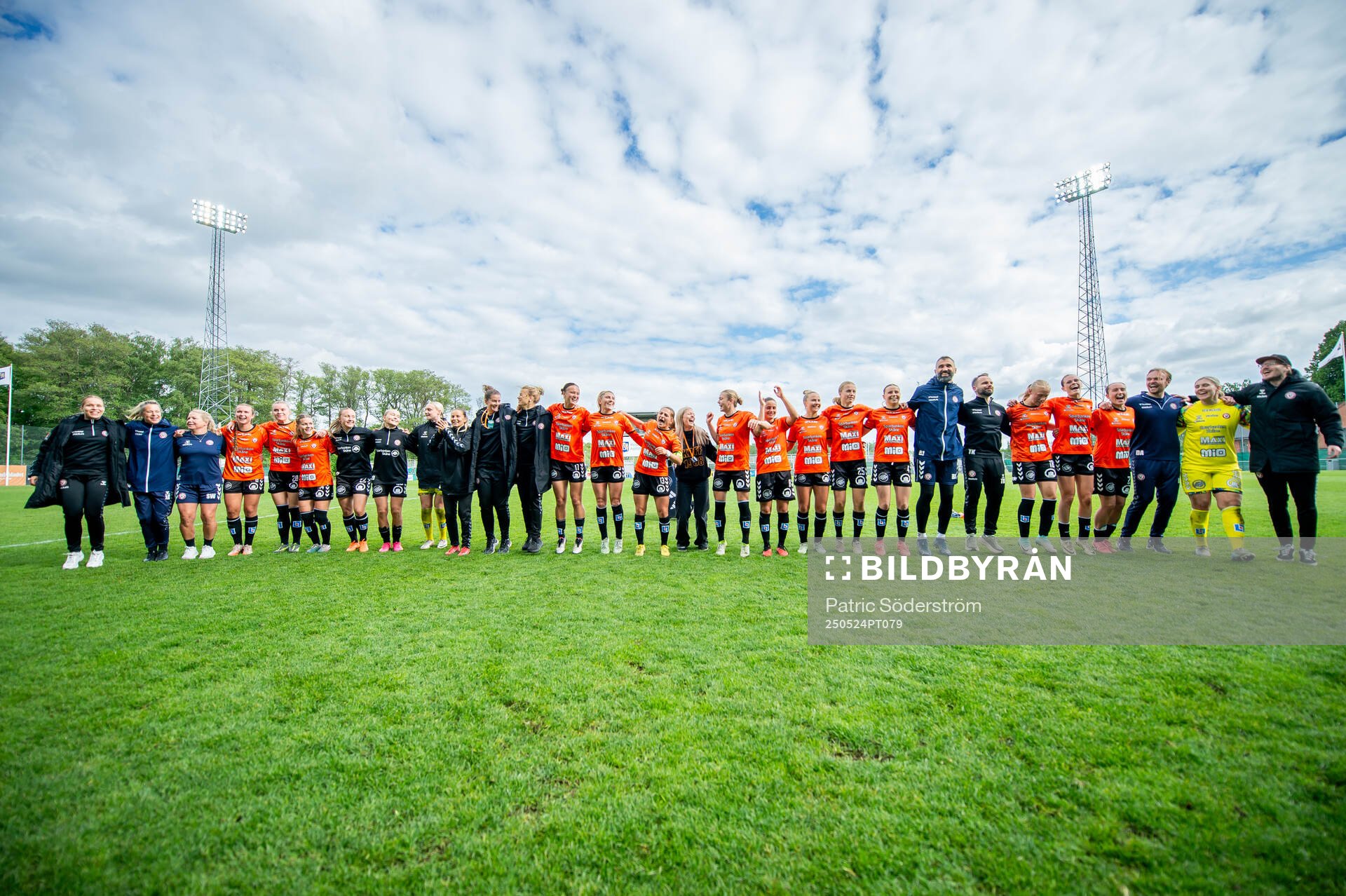 Kristianstads DFFs spelare jublar efter fotbollsmatchen i Damallsvenskan mellan Kristianstad och Hammarby den 24 maj 2025 i Kristianstad.