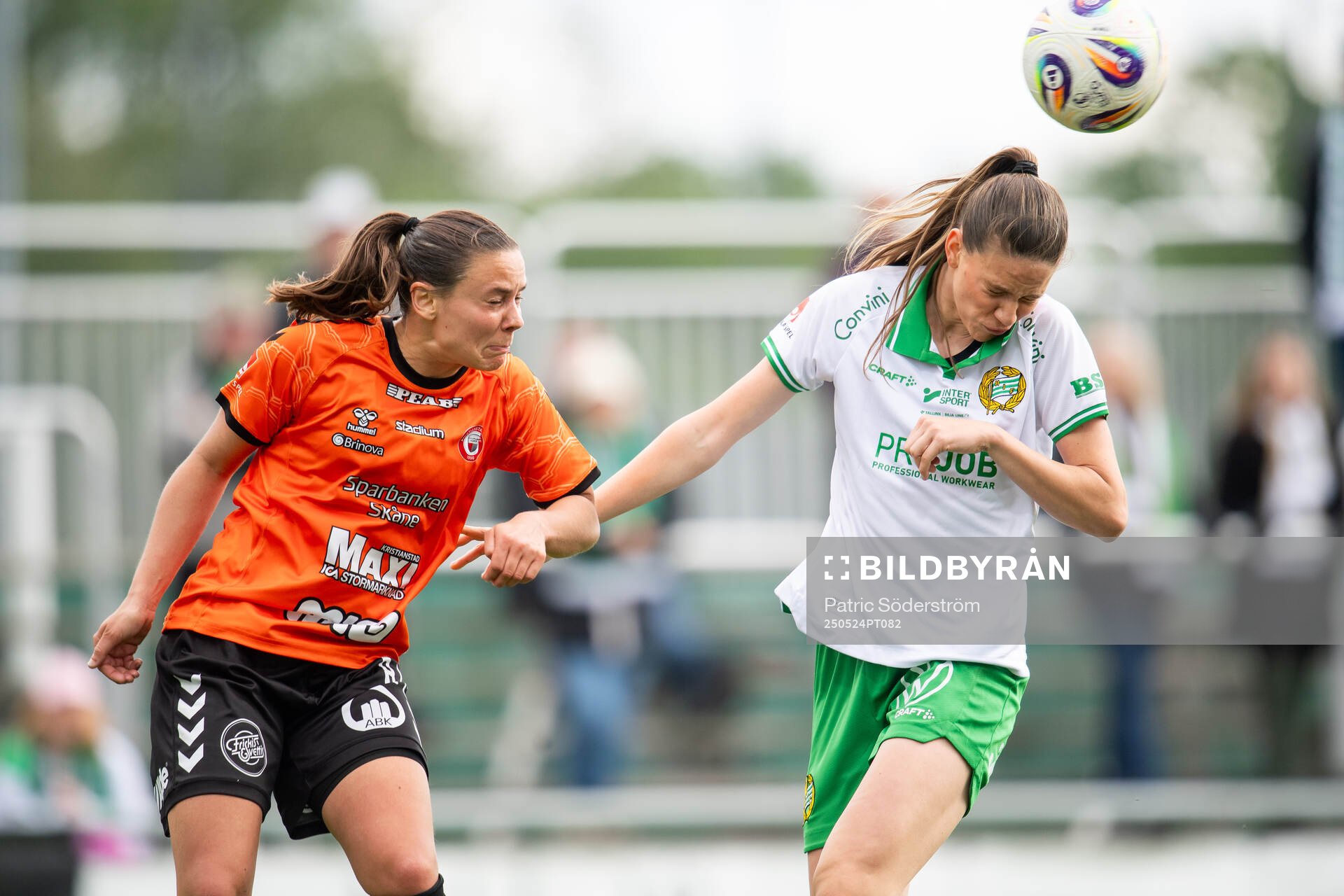 Kristianstads DFFs Alice Nilsson och Hammarbys Bella Andersson under fotbollsmatchen i Damallsvenskan mellan Kristianstad och Hammarby den 24 maj 2025 i Kristianstad.