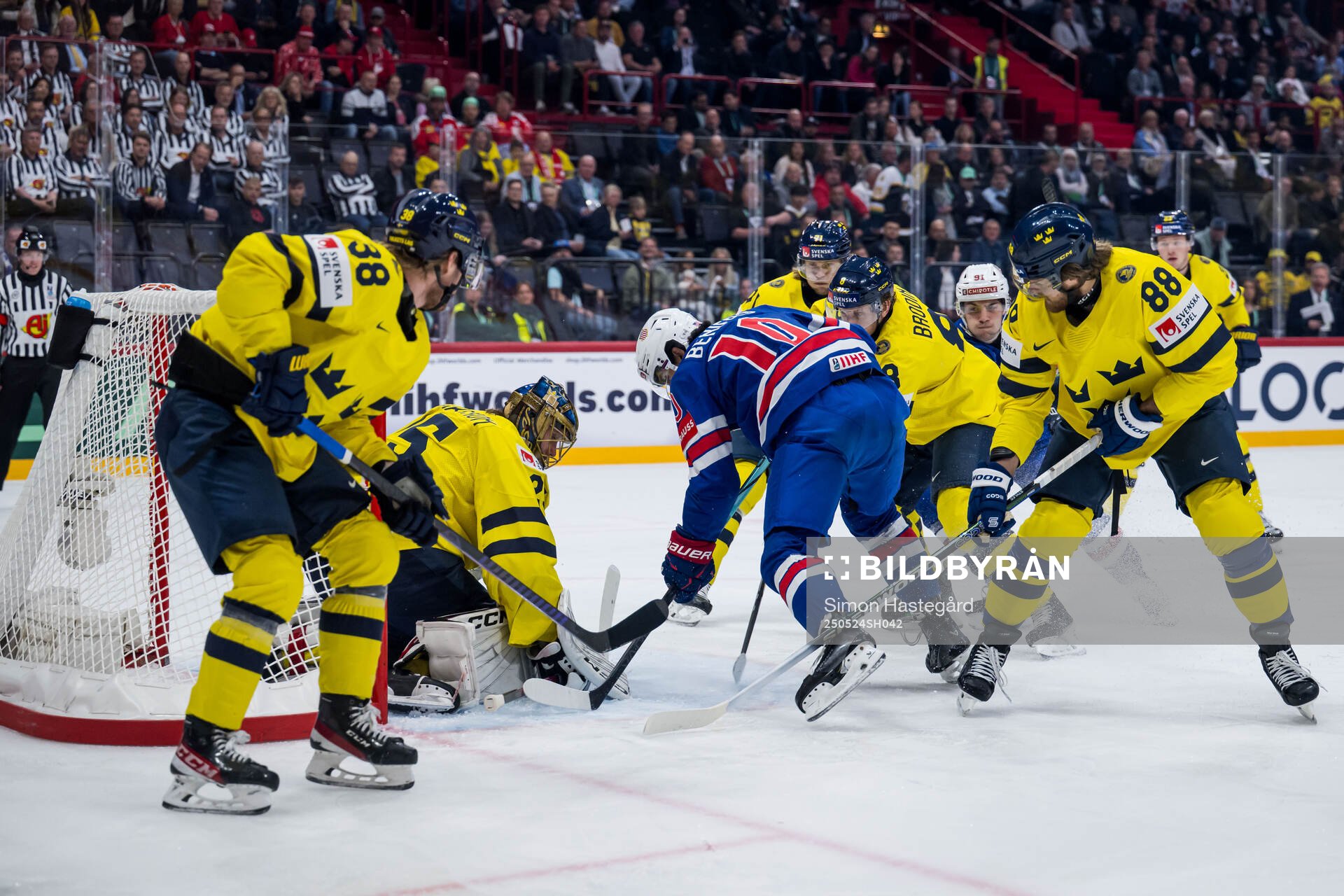 Matty Beniers of USA against goaltender Jacob Markström