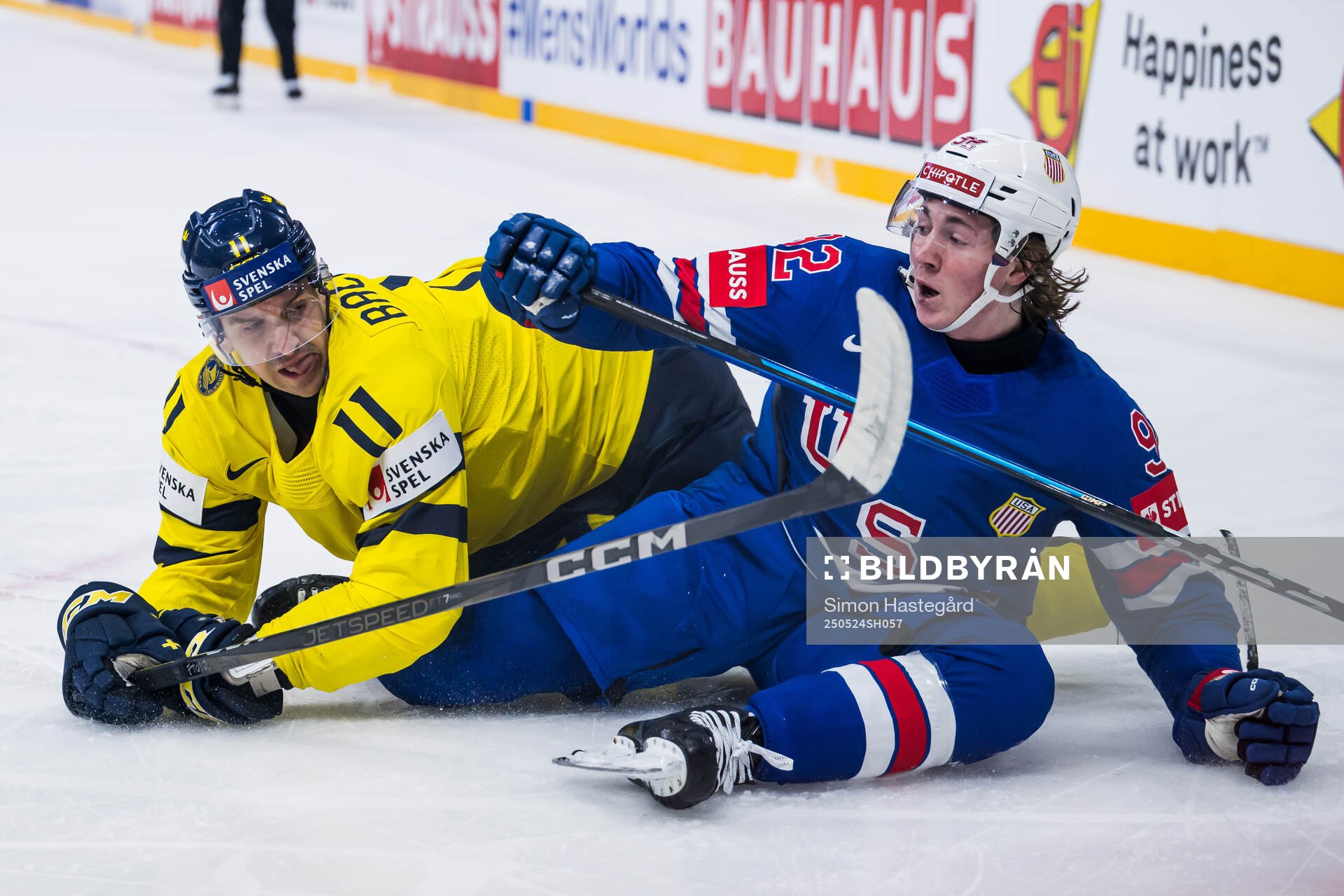 Mikael Backlund of Sweden and Logan Cooley of USA