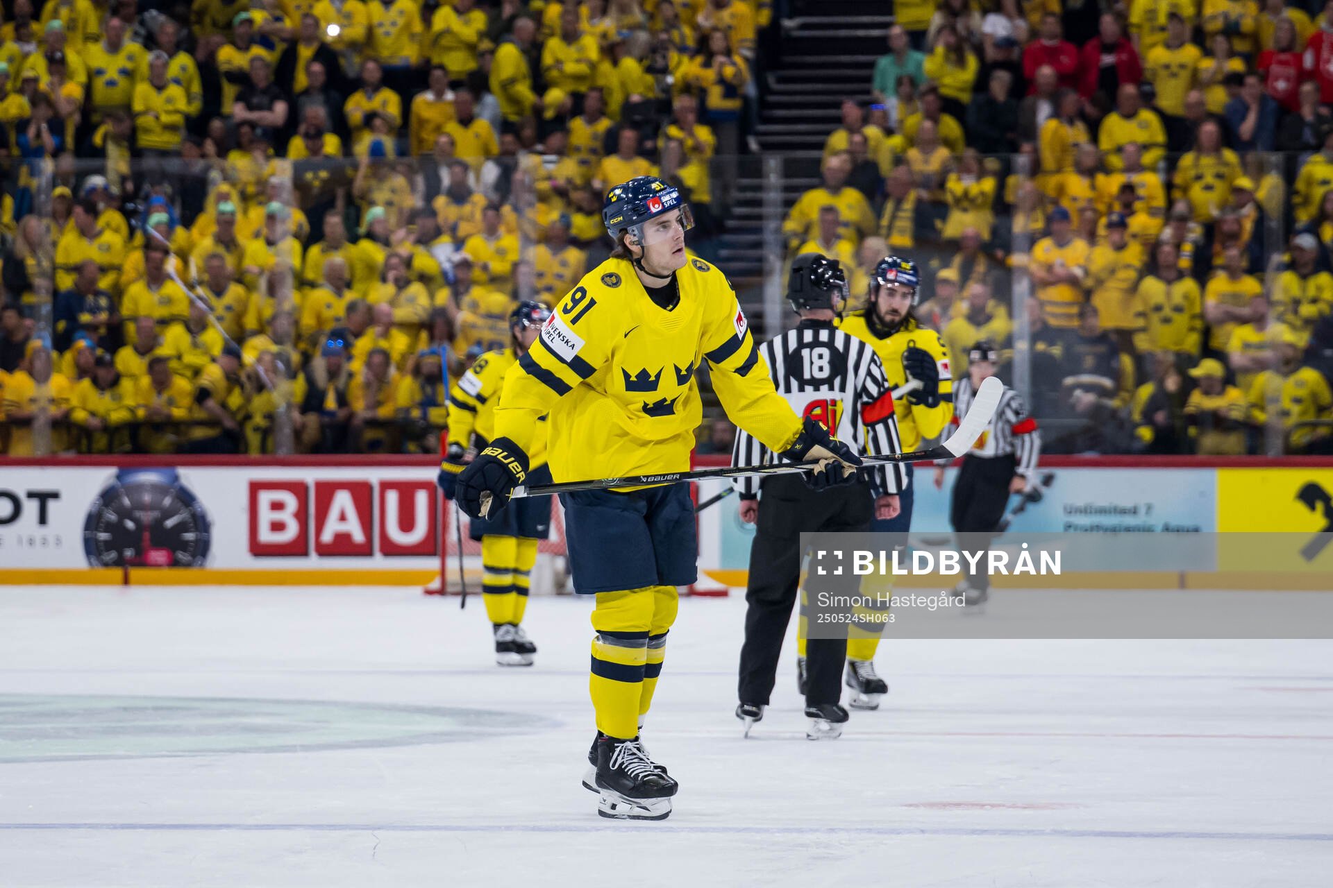 Leo Carlsson of Sweden looks dejected