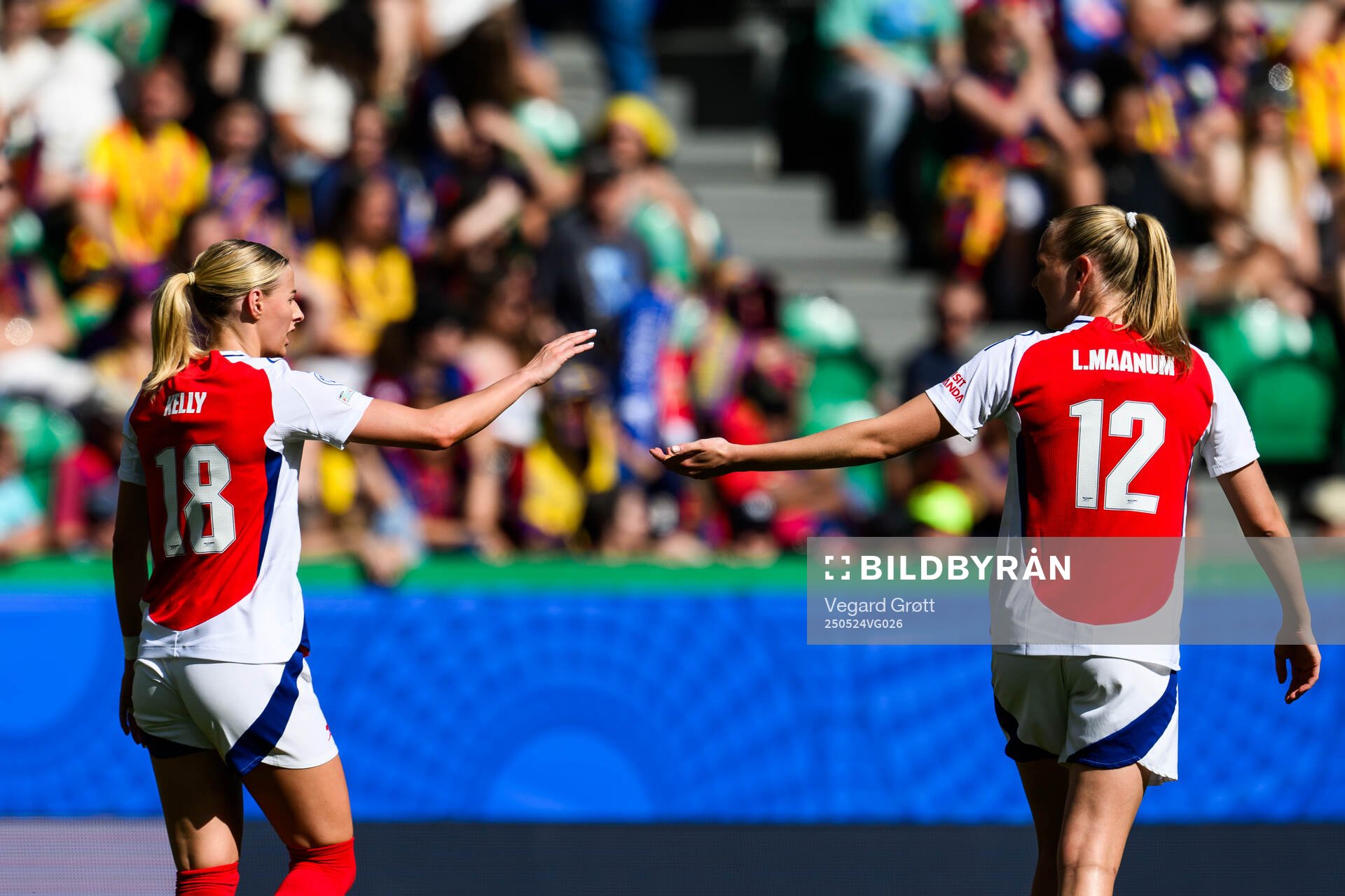 Chloe Kelly and Frida Maanum of Arsenal during the UEFA Women's Champions League final match between Arsenal and Barcelona on May 24, 2025 in Lisbon.