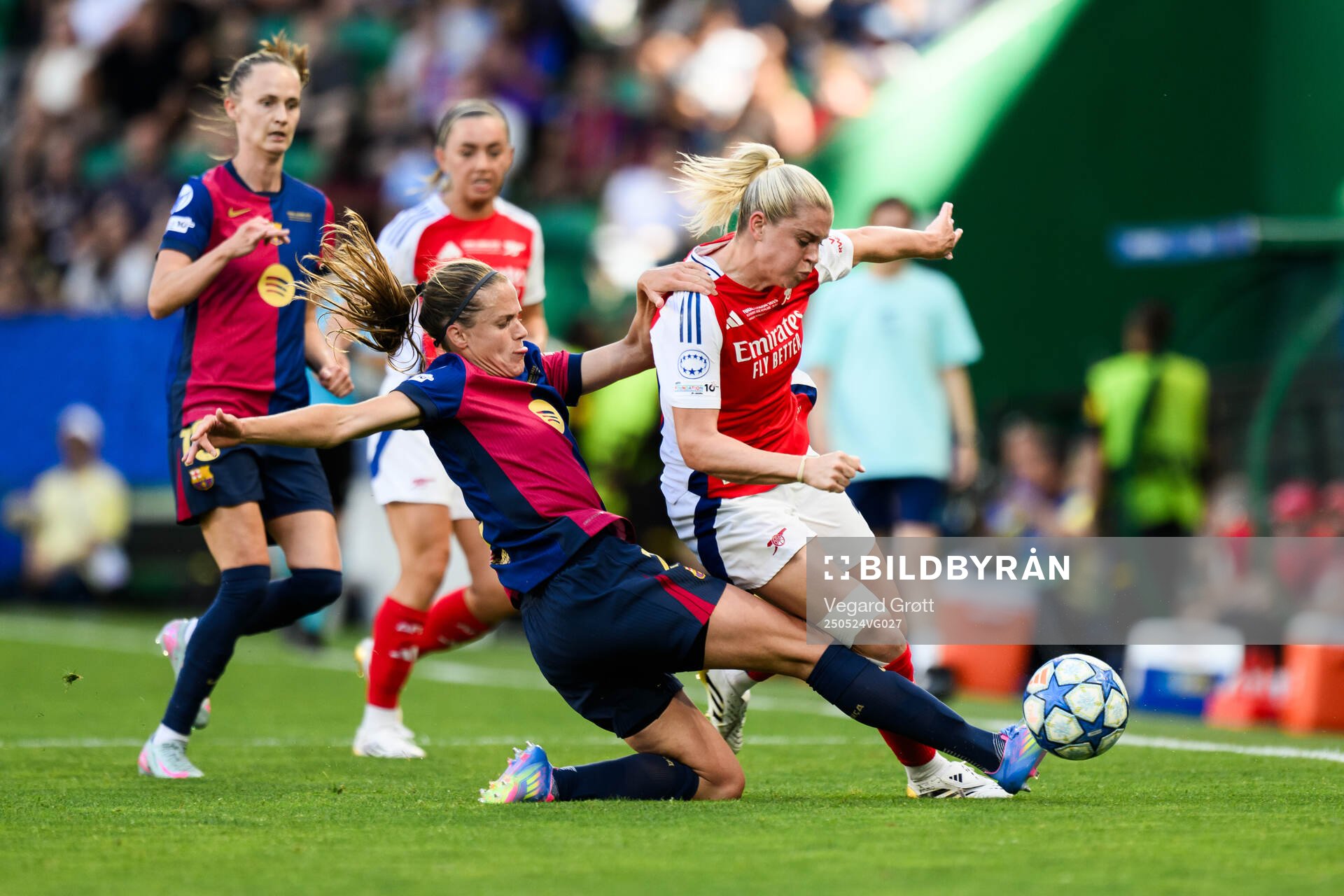 Irene Paredes of Barcelona and Alessia Russo of Arsenal during the UEFA Women's Champions League final match between Arsenal and Barcelona on May 24, 2025 in Lisbon.