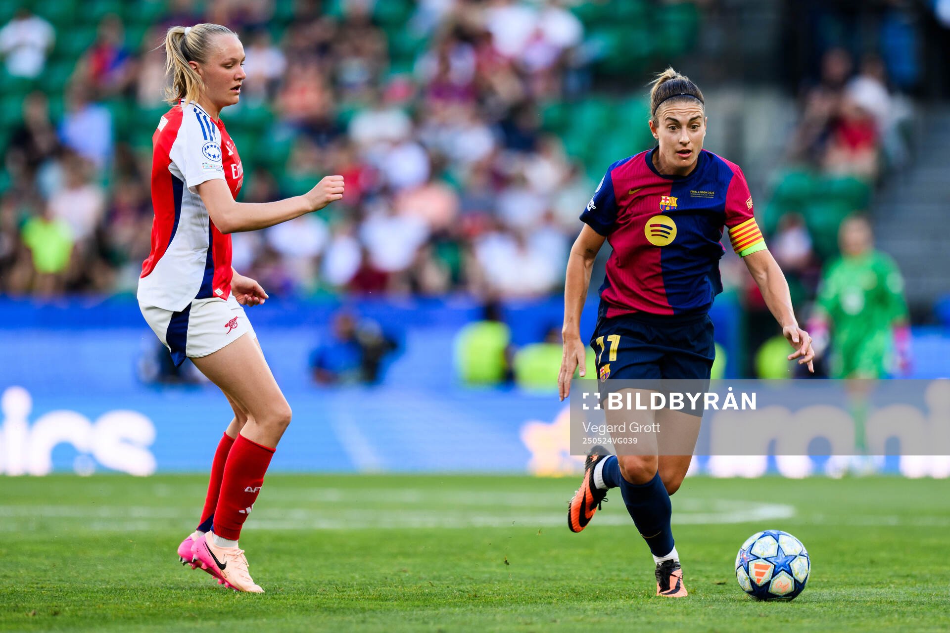 Frida Maanum of Arsenal and Alexia Putellas of Barcelona during the UEFA Women's Champions League final match between Arsenal and Barcelona on May 24, 2025 in Lisbon.