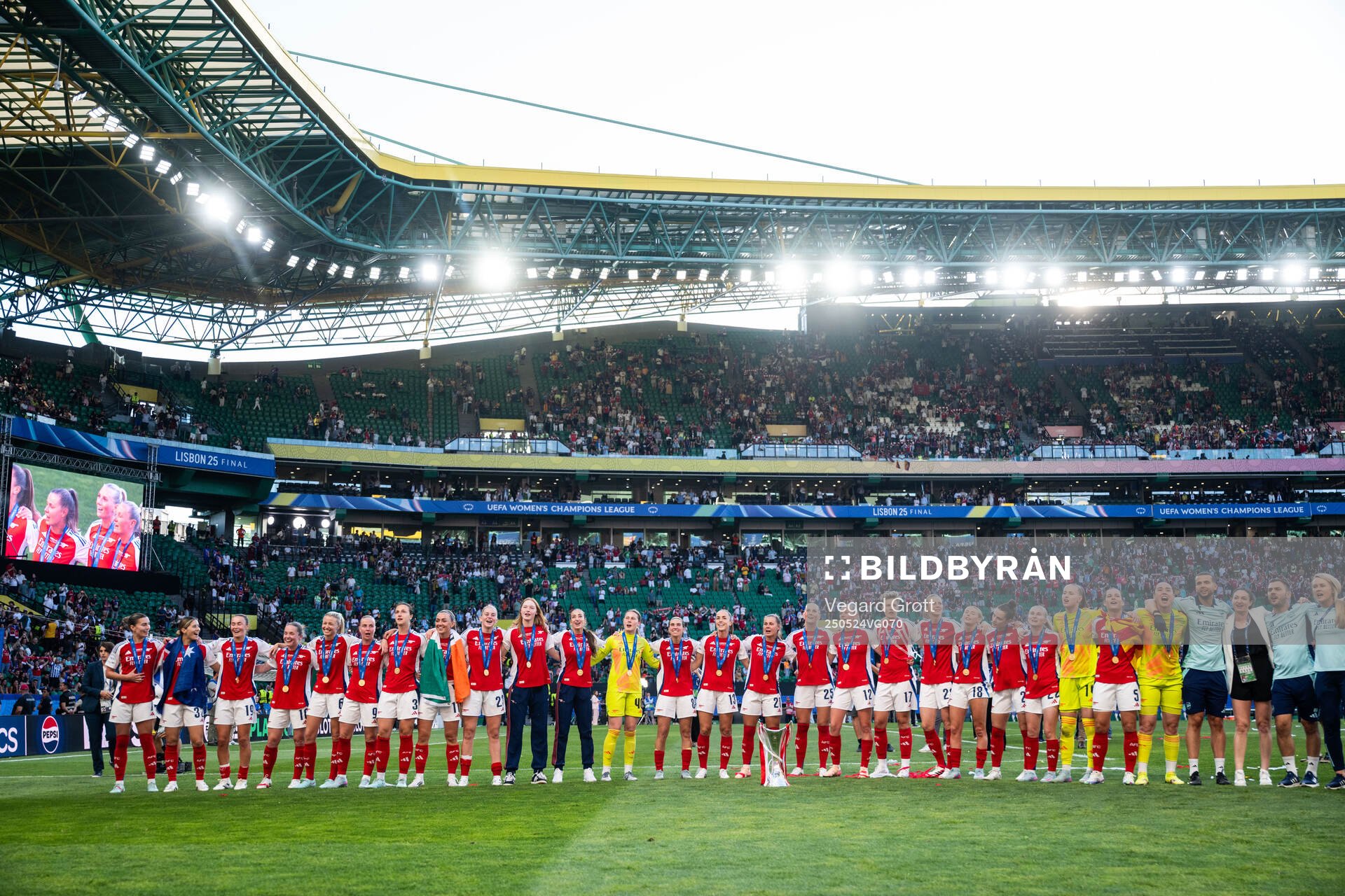 Players of Arsenal celebrate