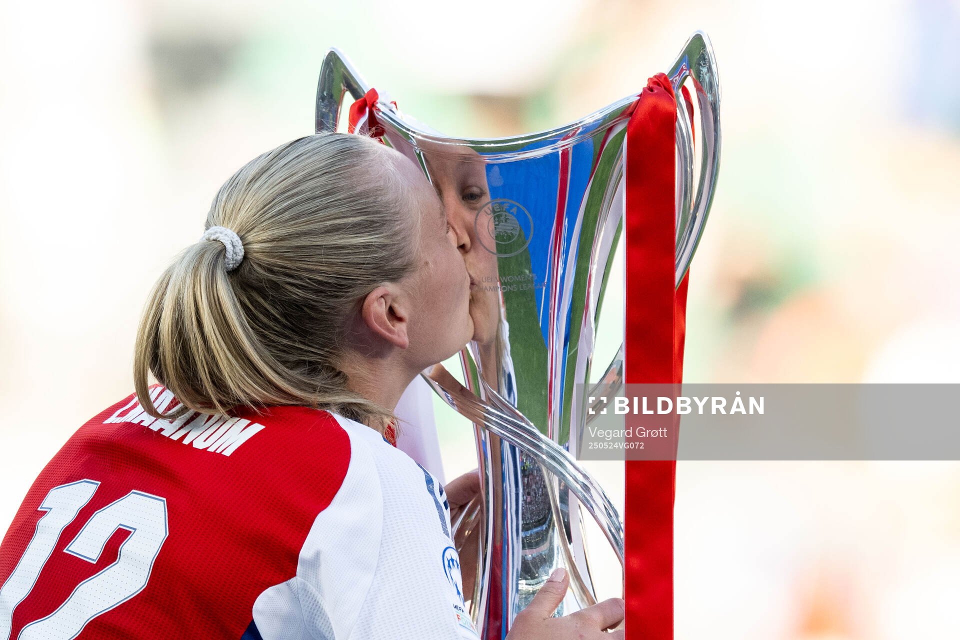 Frida Maanum of Arsenal celebrates with the trophy after the UEFA Women's Champions League final match between Arsenal and Barcelona on May 24, 2025 in Lisbon.