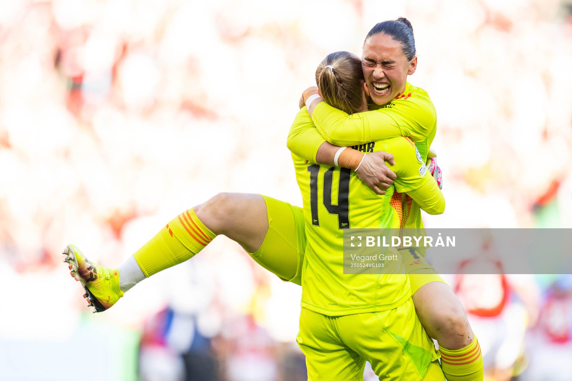 Goalkeepers Daphne van Domselaar and Manuela Zinsberger of Arsenal celebrate after the UEFA Women's Champions League final match between Arsenal and Barcelona on May 24, 2025 in Lisbon.