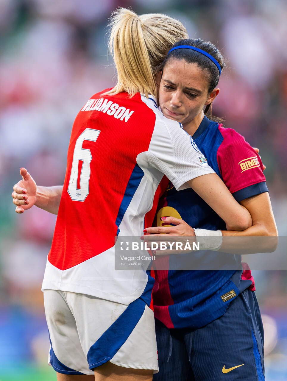Leah Williamson of Arsenal and Aitana Bonmati of Barcelona after the UEFA Women's Champions League final match between Arsenal and Barcelona on May 24, 2025 in Lisbon.