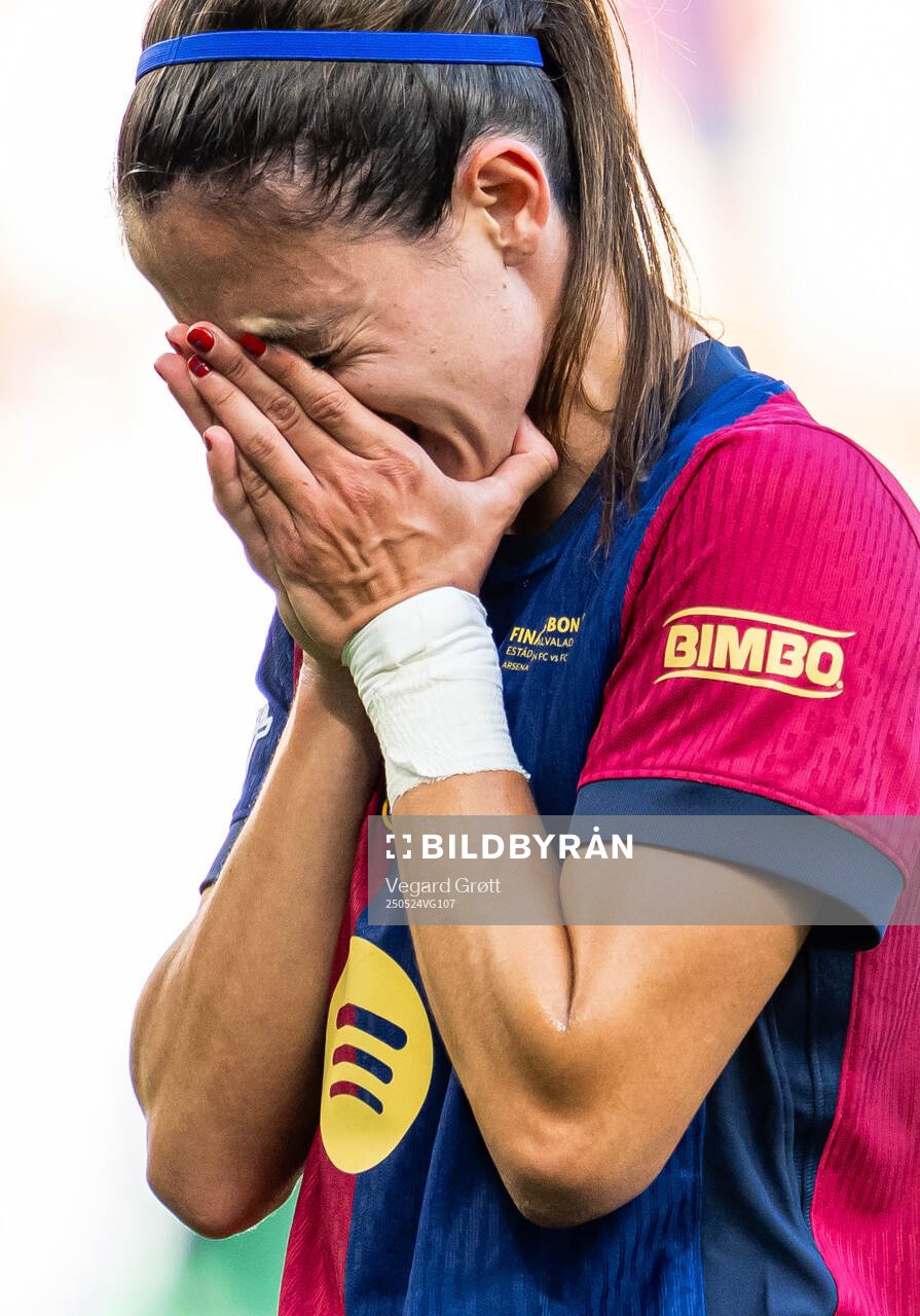 Aitana Bonmati of Barcelona looks dejected