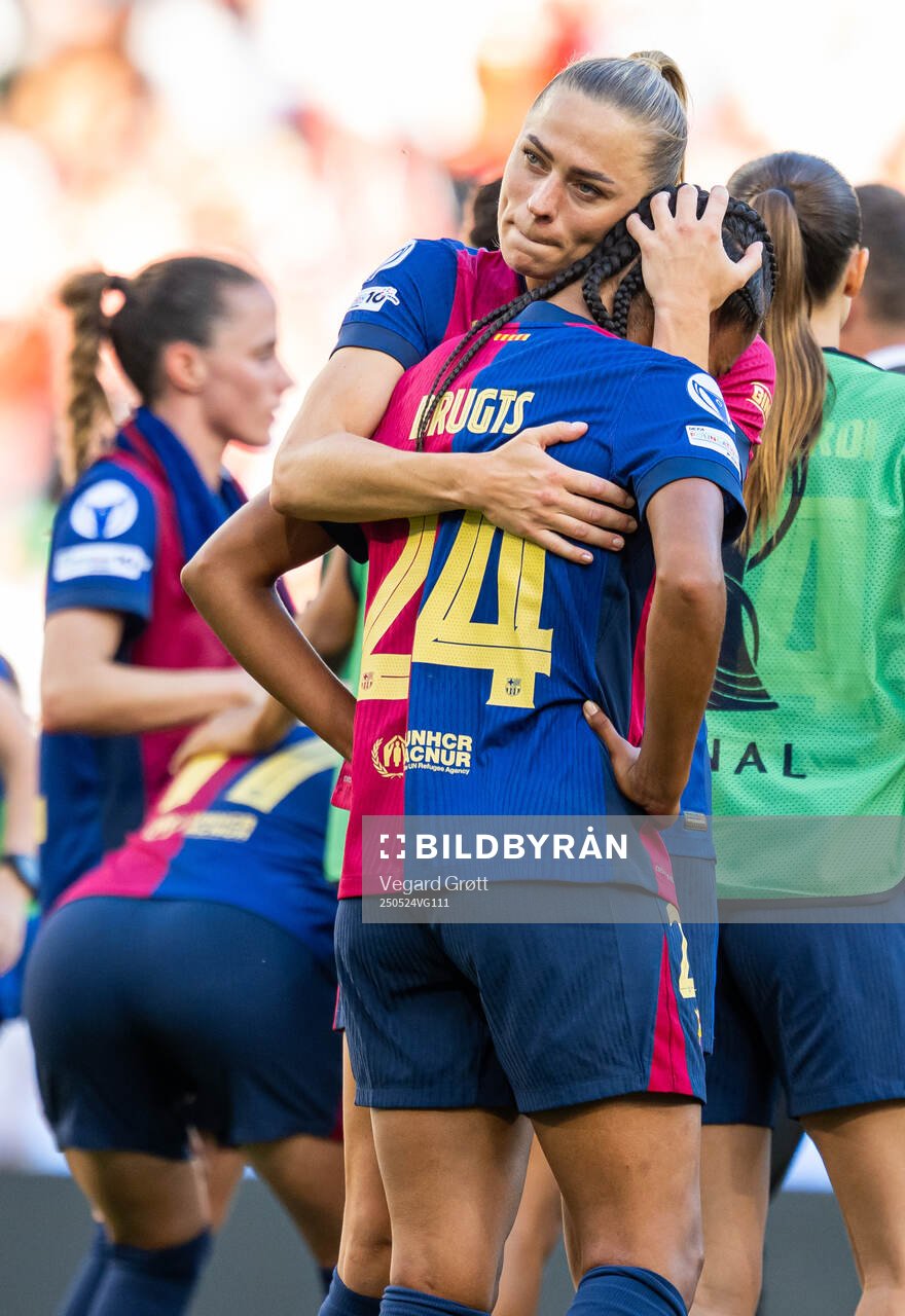 Fridolina Rolfö and Esmee Brugts of Barcelona look dejected