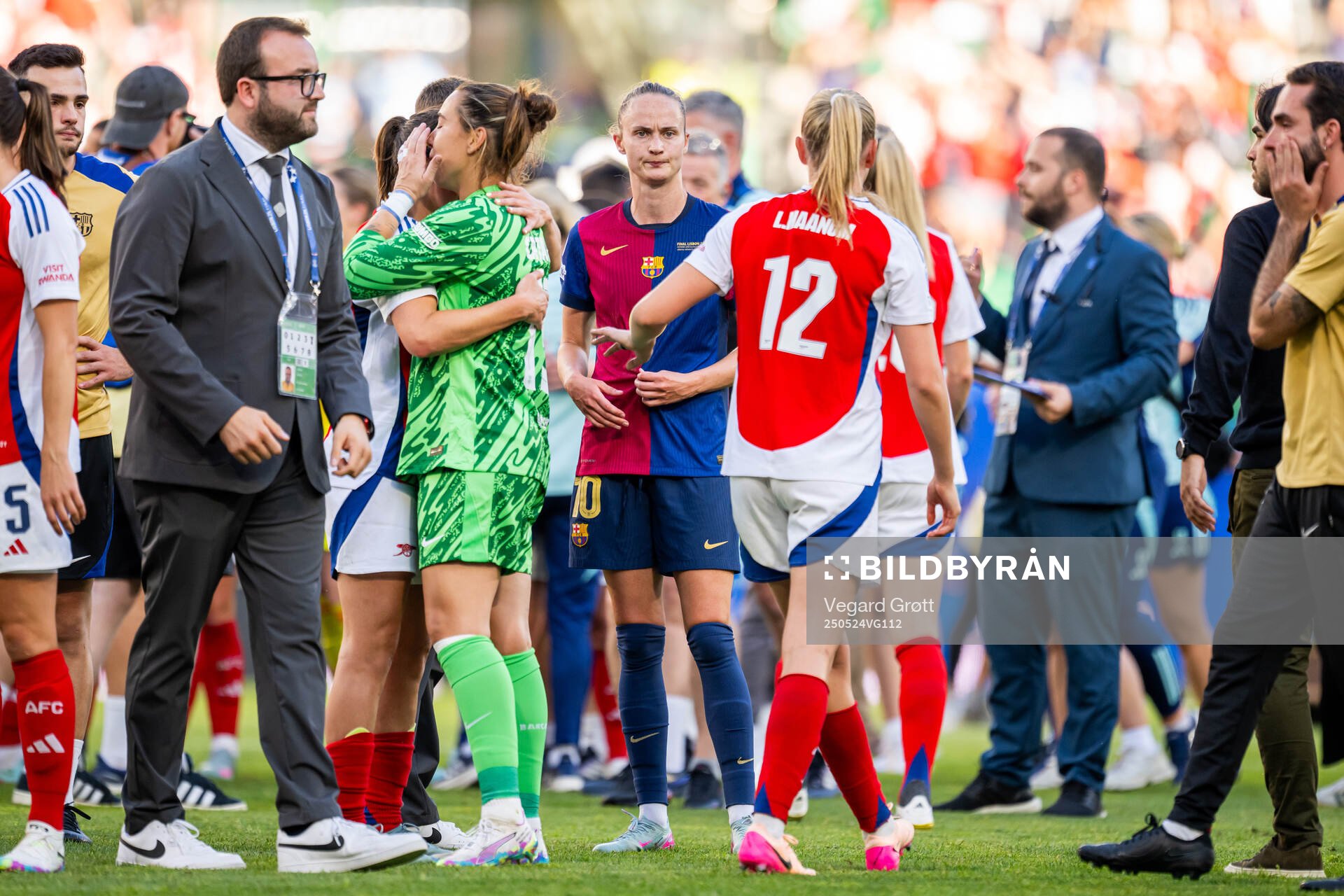 Caroline Graham Hansen of Barcelona and Frida Maanum of Arsenal after the UEFA Women's Champions League final match between Arsenal and Barcelona on May 24, 2025 in Lisbon.