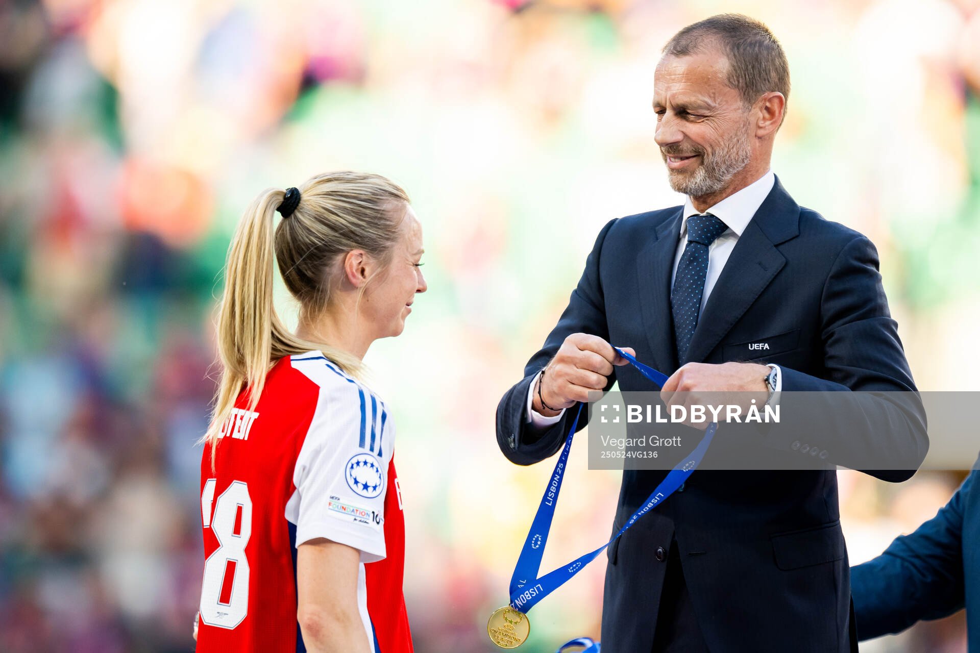 Amanda Ilestedt of Arsenal and UEFA President Aleksander Ceferin after the UEFA Women's Champions League final match between Arsenal and Barcelona on May 24, 2025 in Lisbon.