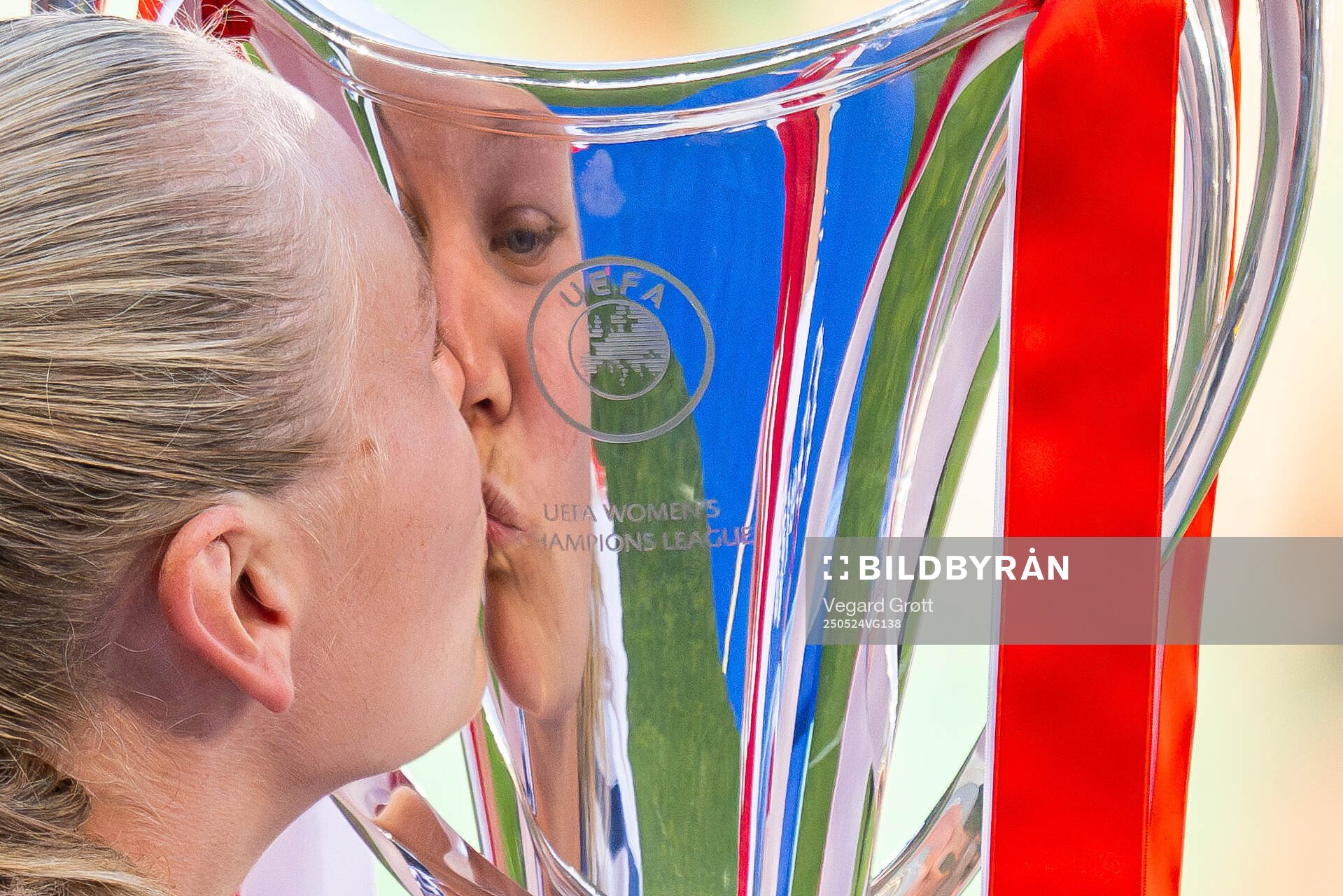 Frida Maanum of Arsenal kisses the trophy after the UEFA Women's Champions League final match between Arsenal and Barcelona on May 24, 2025 in Lisbon.