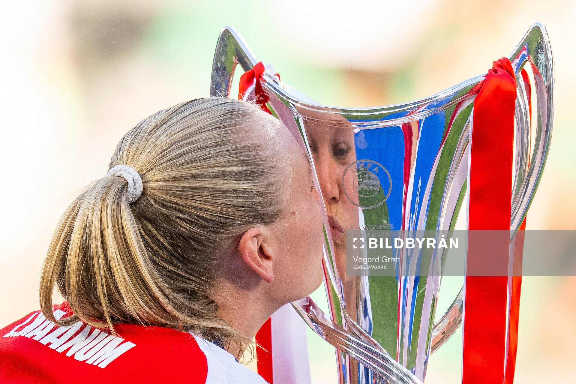 Frida Maanum of Arsenal kisses the trophy after the UEFA Women's Champions League final match between Arsenal and Barcelona on May 24, 2025 in Lisbon.