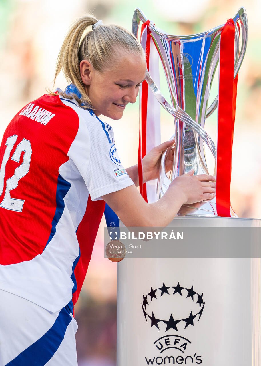 Frida Maanum of Arsenal with the trophy after the UEFA Women's Champions League final match between Arsenal and Barcelona on May 24, 2025 in Lisbon.