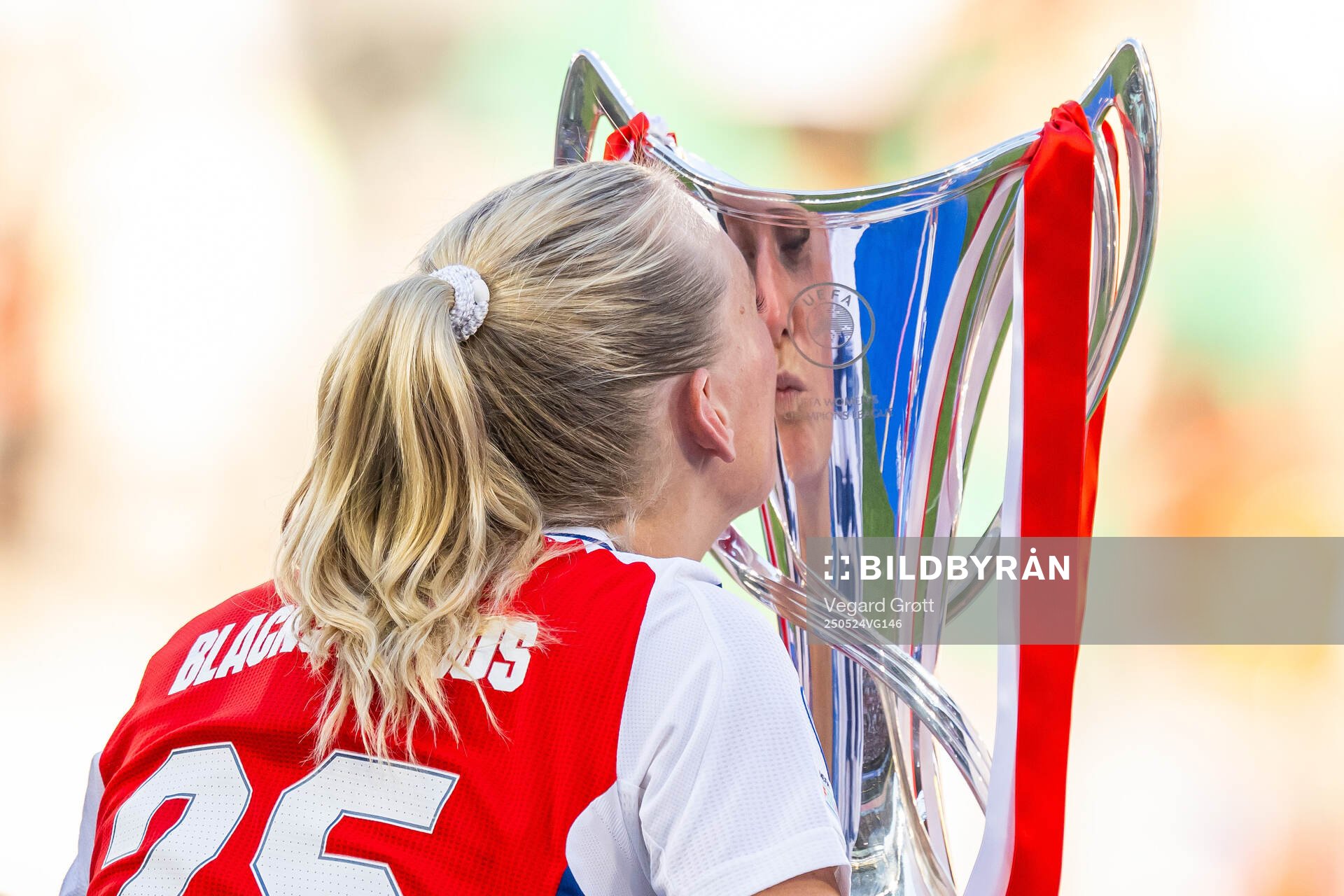 Stina Blackstenius of Arsenal kisses the trophy after the UEFA Women's Champions League final match between Arsenal and Barcelona on May 24, 2025 in Lisbon.