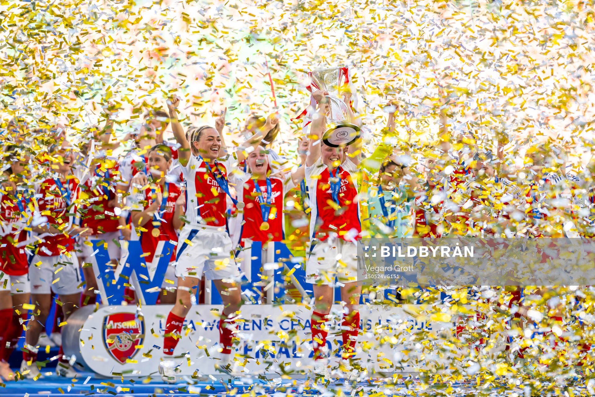 Katie McCabe, Kim Little and players of Arsenal celebrate with the trophy after the UEFA Women's Champions League final match between Arsenal and Barcelona on May 24, 2025 in Lisbon.