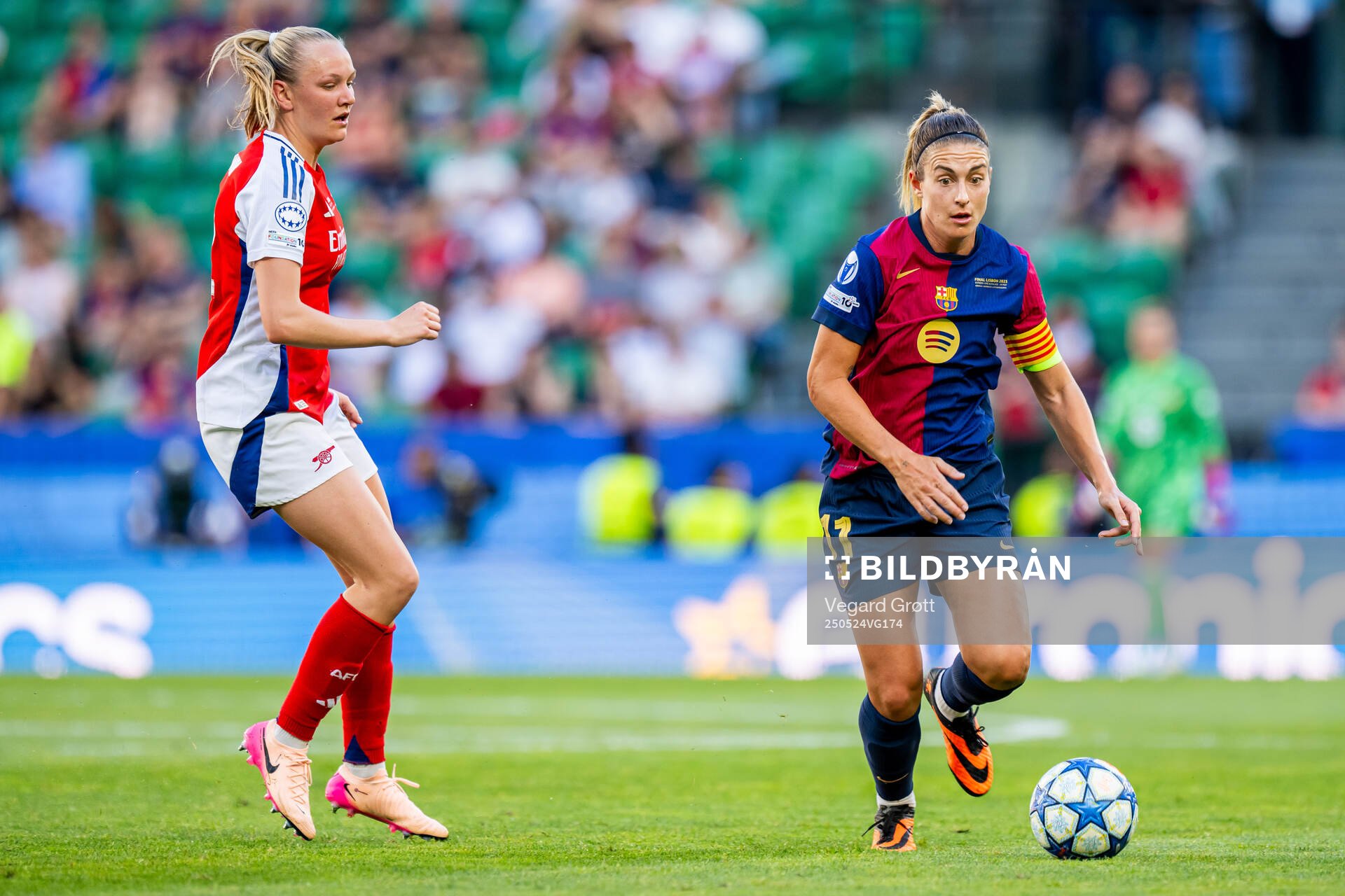 Frida Maanum of Arsenal and Alexia Putellas of Barcelona during the UEFA Women's Champions League final match between Arsenal and Barcelona on May 24, 2025 in Lisbon.