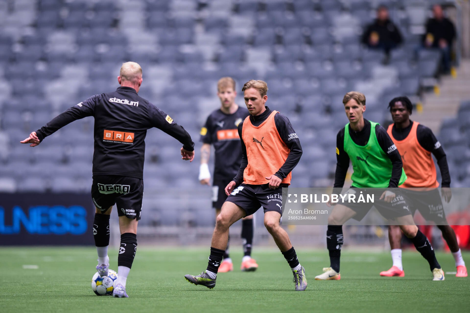 Häckens spelare inför fotbollsmatchen i Allsvenskan mellan Djurgården och Häcken den 25 maj 2025 i Stockholm. 