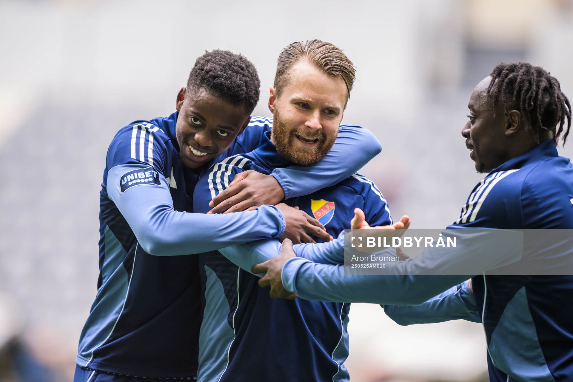 Djurgårdens spelare inför fotbollsmatchen i Allsvenskan mellan Djurgården och Häcken den 25 maj 2025 i Stockholm. 