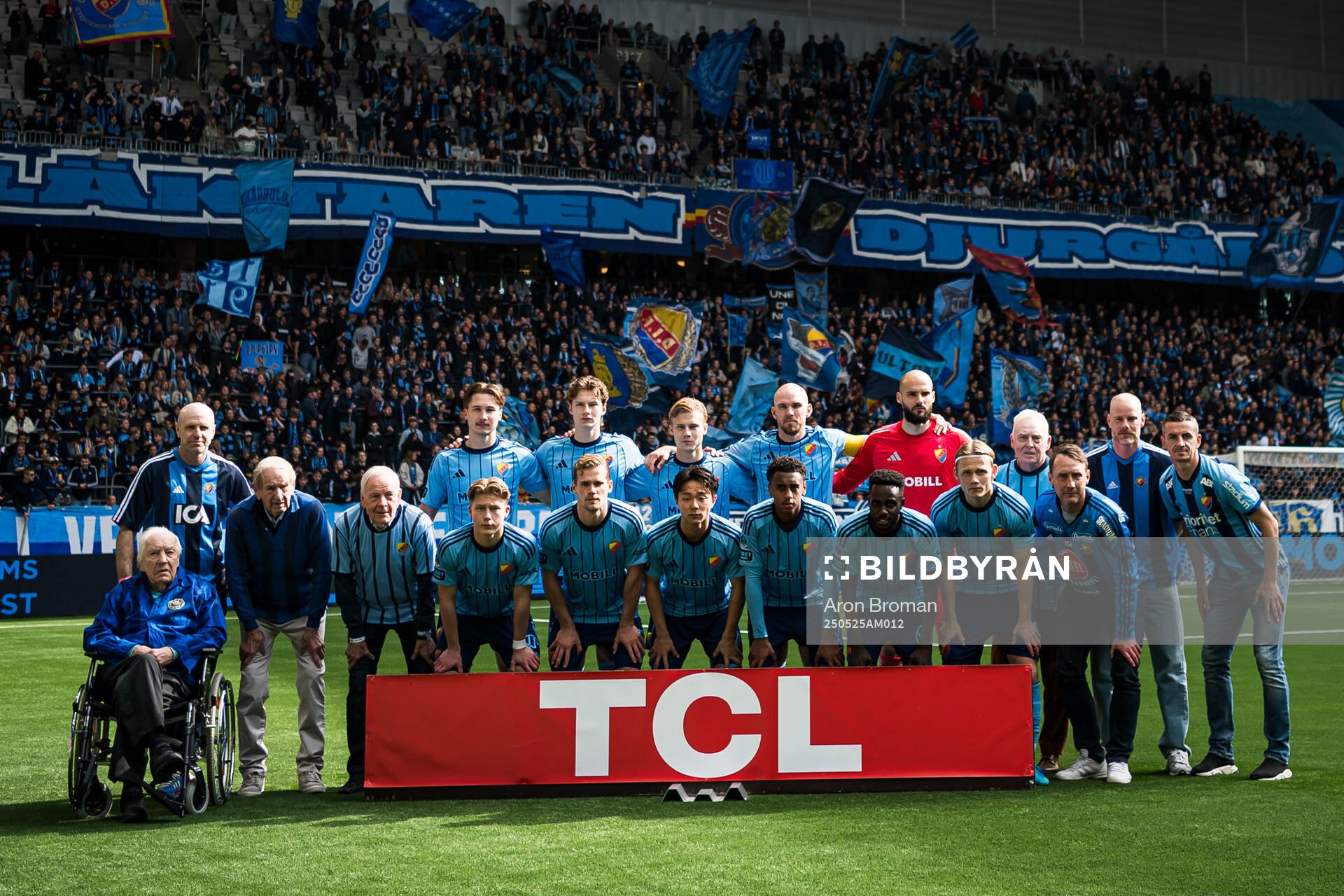 Hasse Tvilling, Markus Karlsson, Olle Hellström, Leif Eriksson, Djurgårdens Miro Tenho, August Priske Flyger, Theo Bergvall, Marcus Danielson, målvakt Filip Manojlovic,Matias Siltanen, Hampus Finndell, Keita Kosugi, Isak Alemayehu Mulugeta, Tokmac Nguen, Tobias Gulliksen, Inge Karlsson, Andreas Johansson, Fredrik Stenman och Haris Radetinac inför fotbollsmatchen i Allsvenskan mellan Djurgården och Häcken den 25 maj 2025 i Stockholm.
