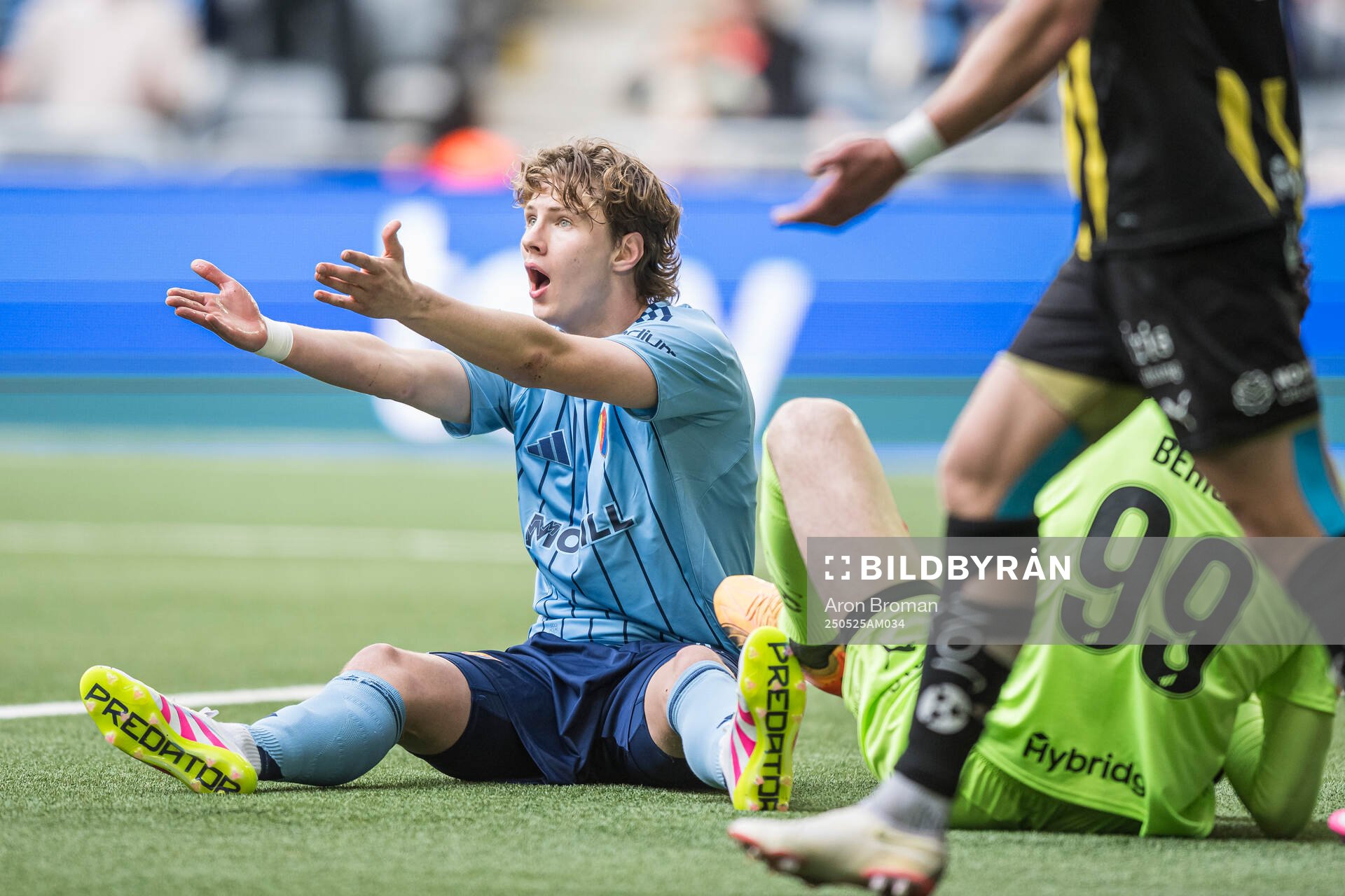Djurgårdens August Priske Flyger reagerar under fotbollsmatchen i Allsvenskan mellan Djurgården och Häcken den 25 maj 2025 i Stockholm. 